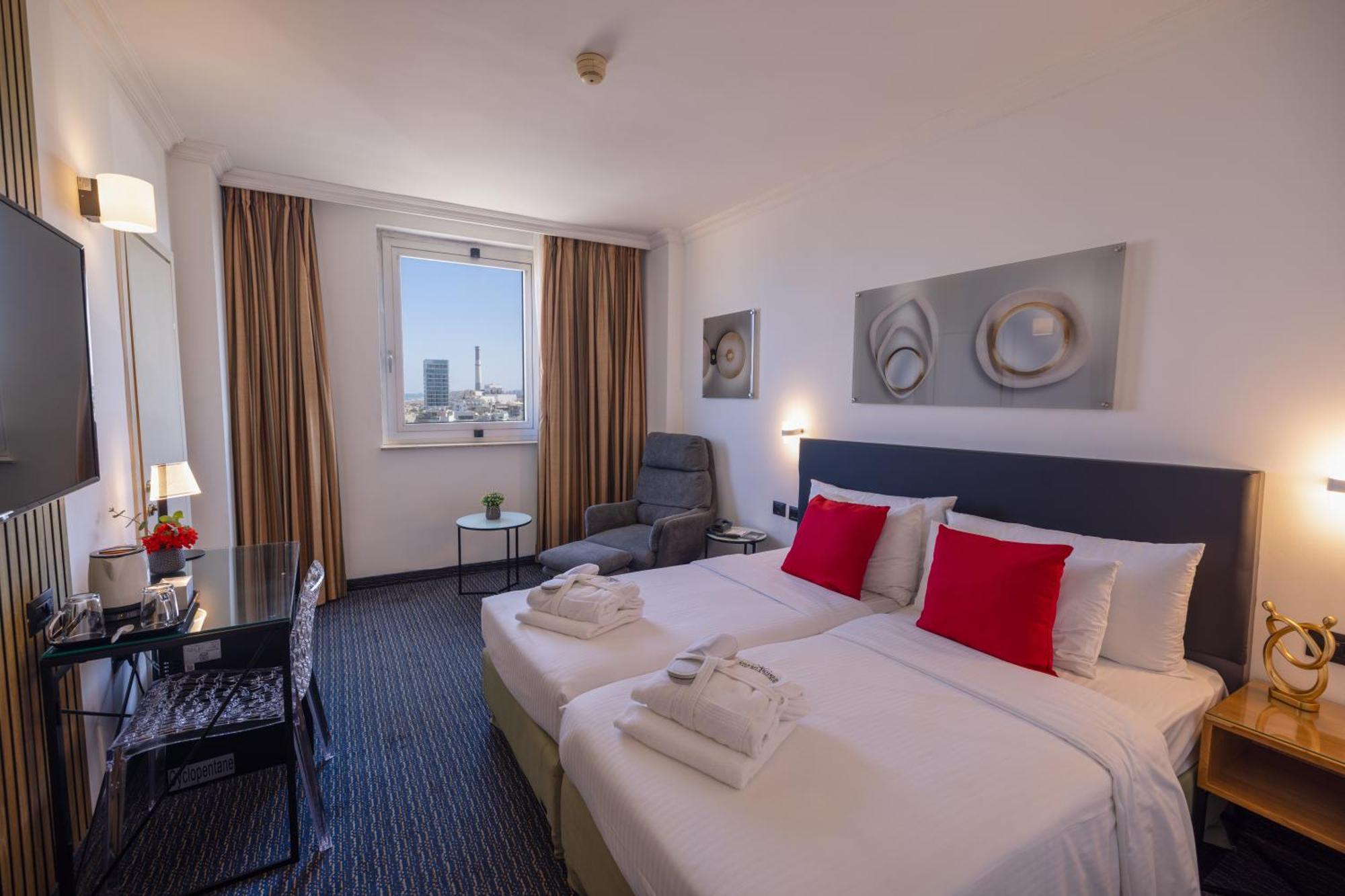 Double or Twin Room Lounge Access