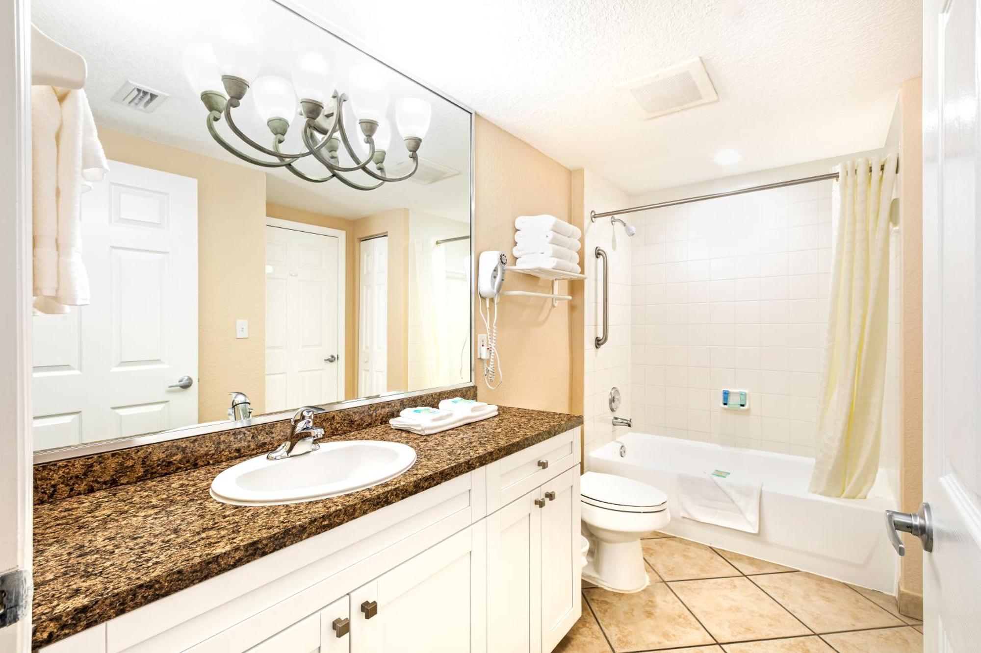 Deluxe One-Bedroom Queen Suite