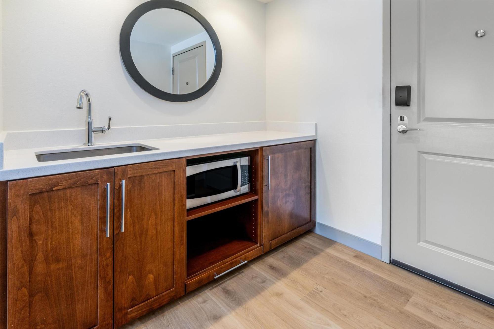 King Studio Suite with Mountain View - Non-Smoking