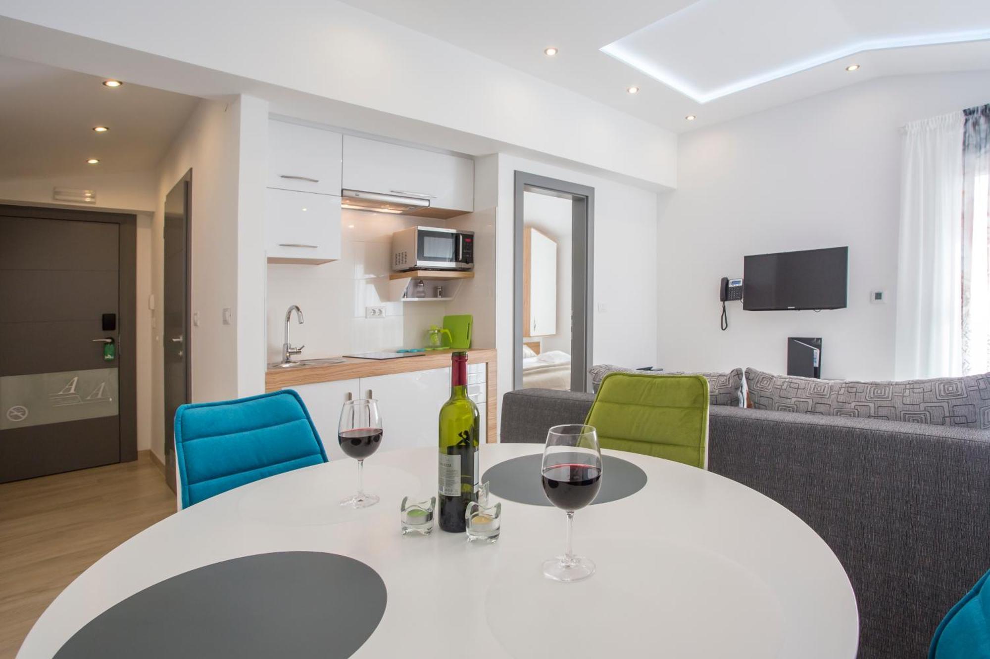 One-Bedroom Apartment Sea View