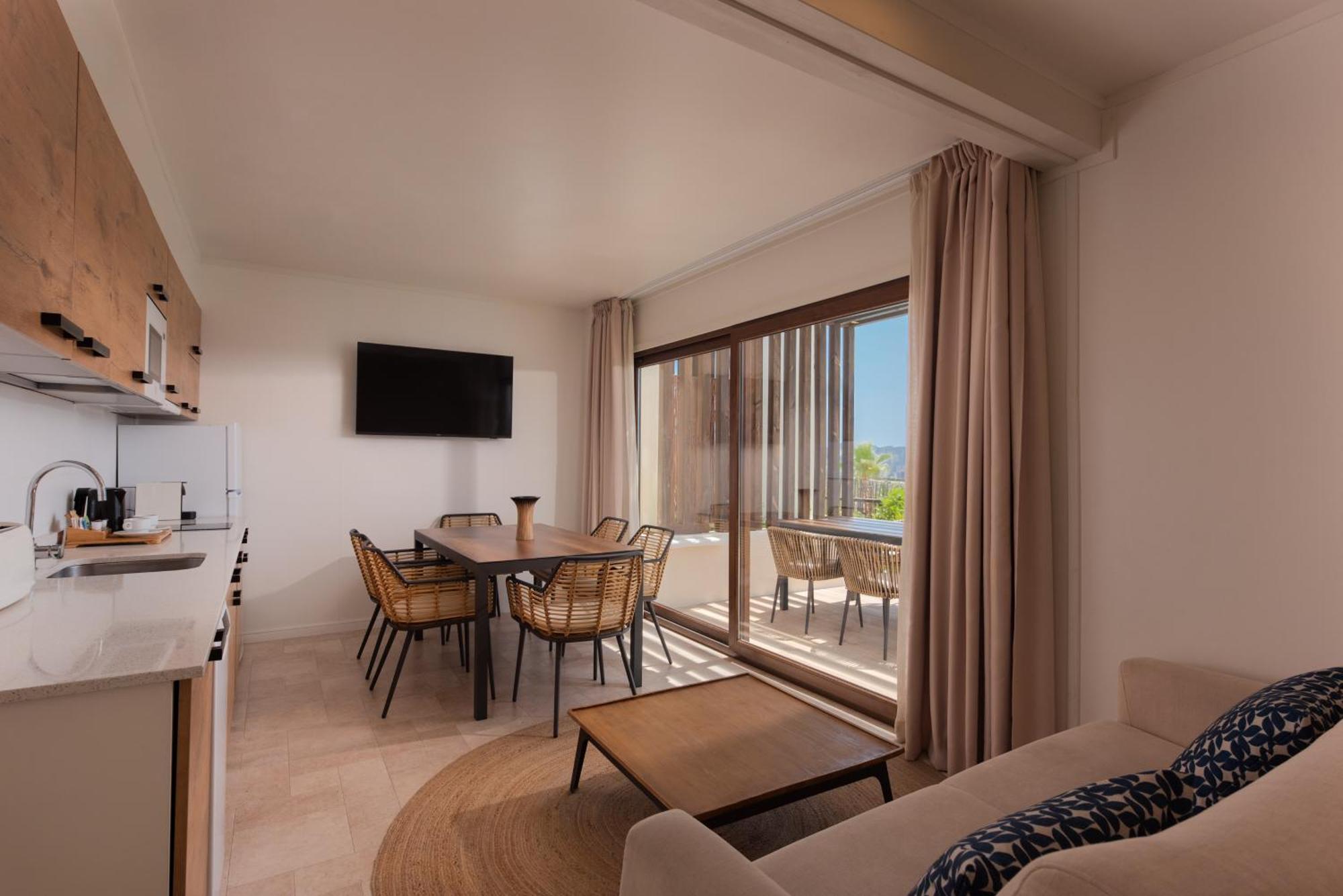 Three-Bedroom Comfort Pool Villa Balcony Resort View