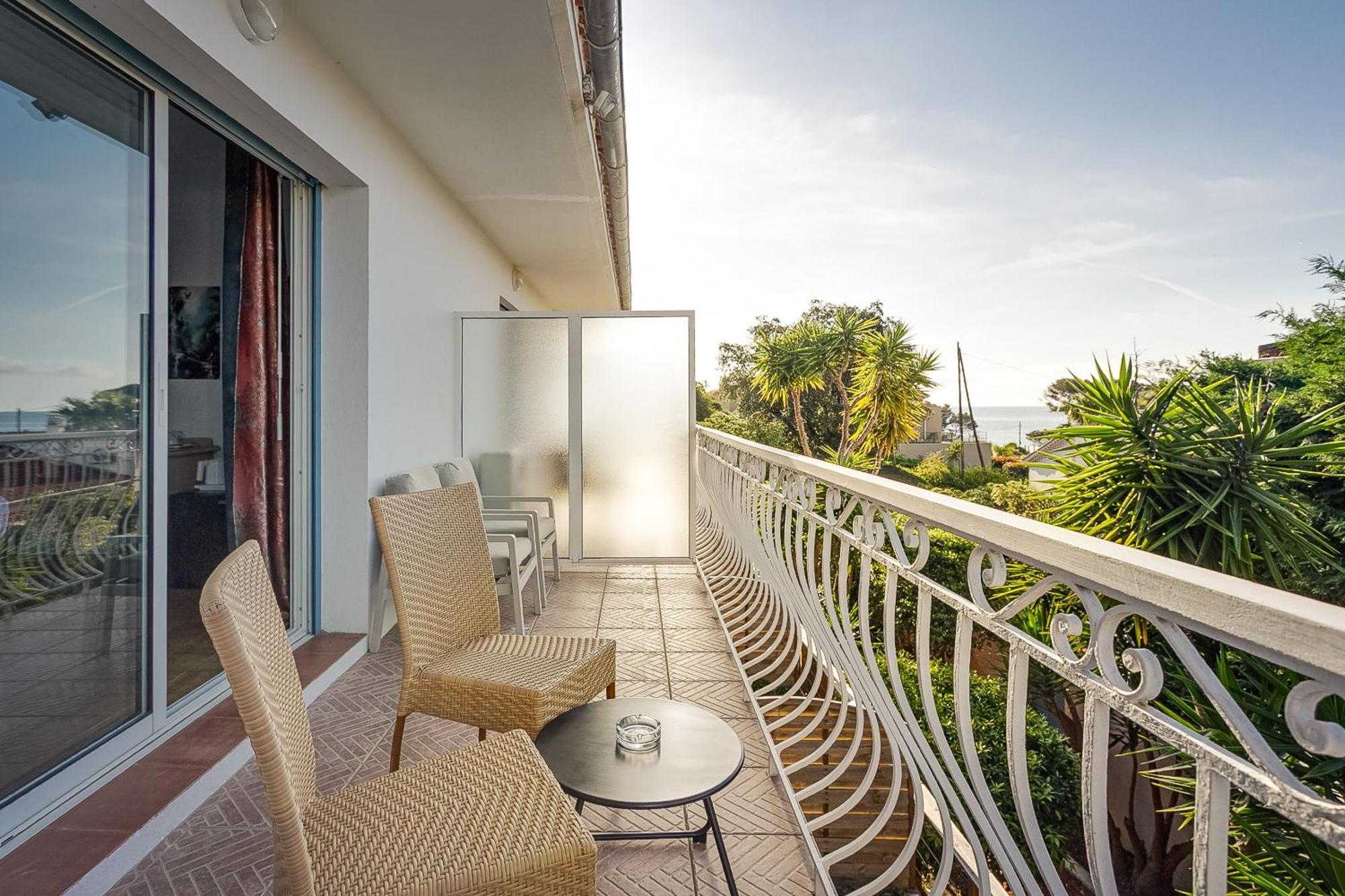 Triple Room Terrace Partial Sea View