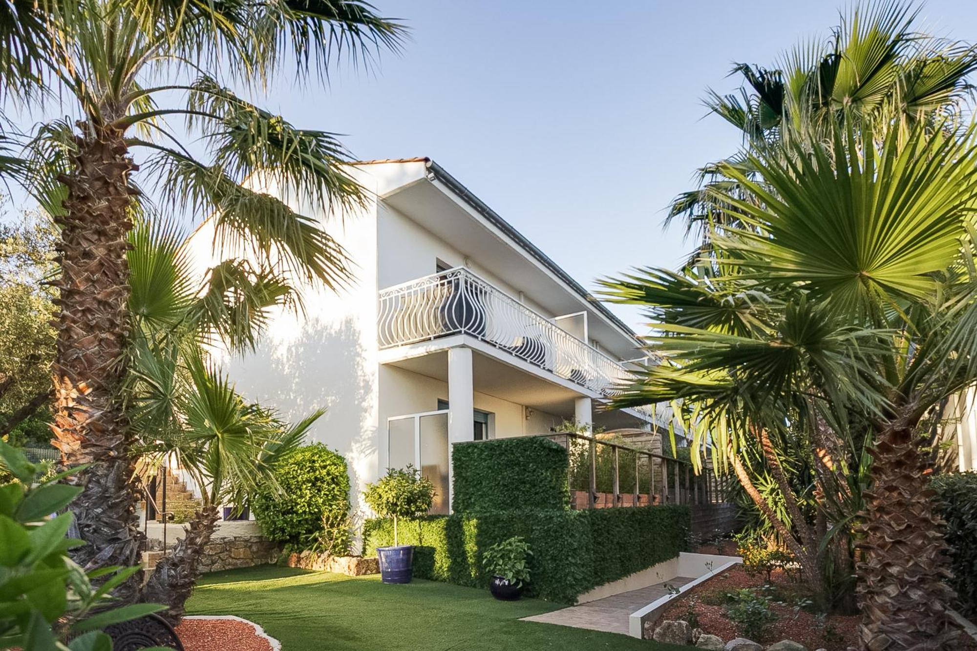 Triple Room Terrace Garden View