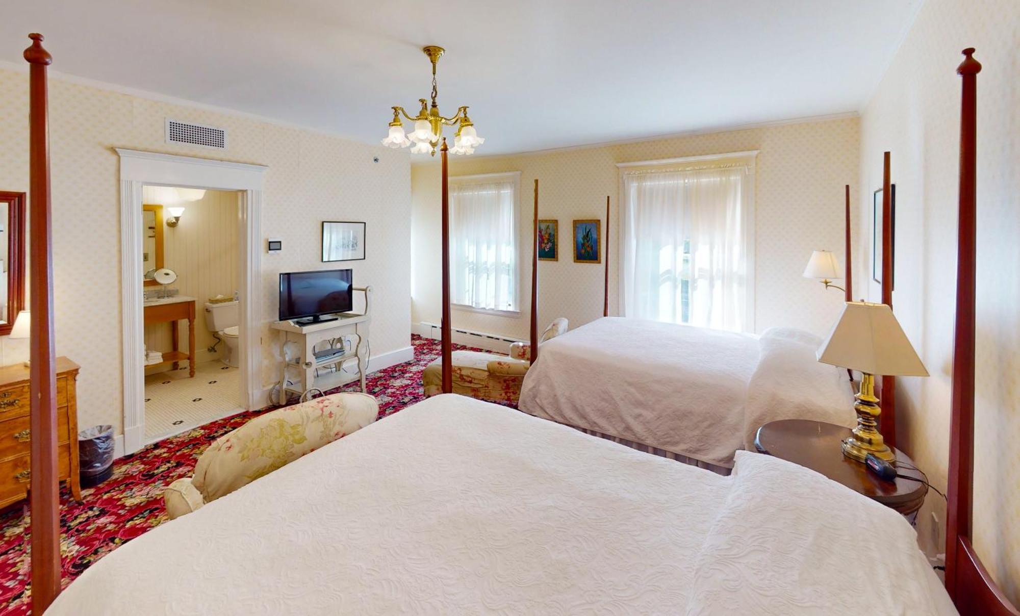 Queen Queen Room