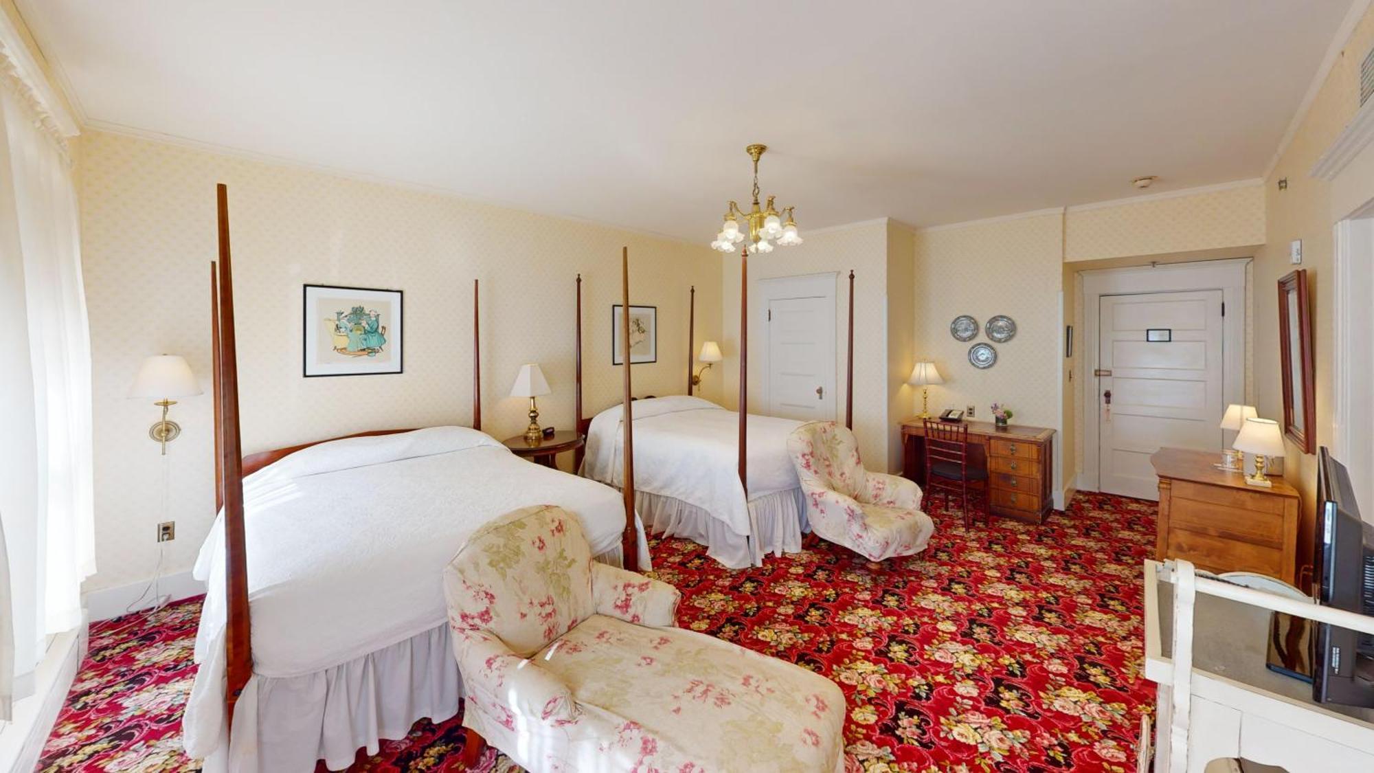 Queen Queen Room