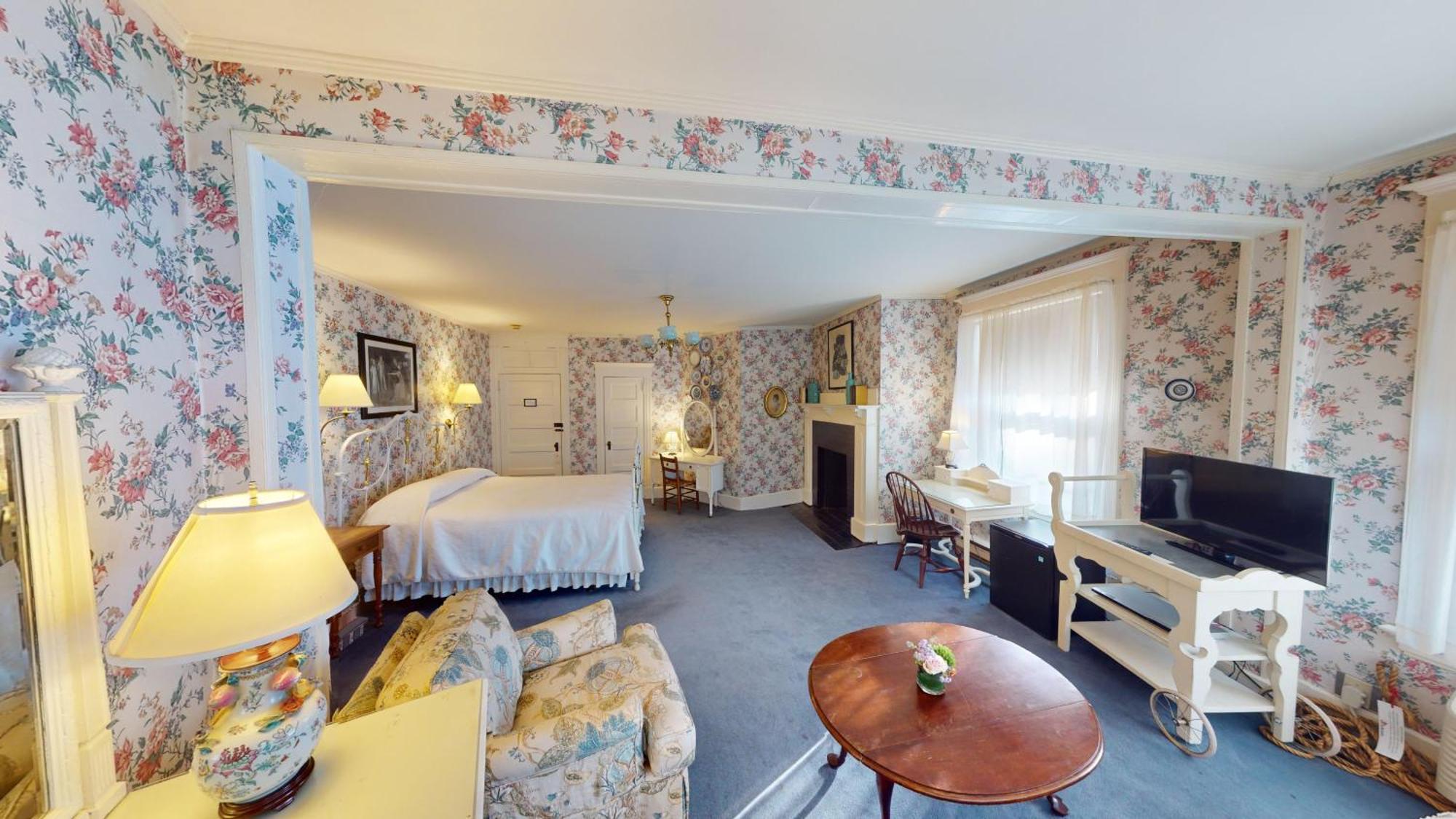 Deluxe Queen Room