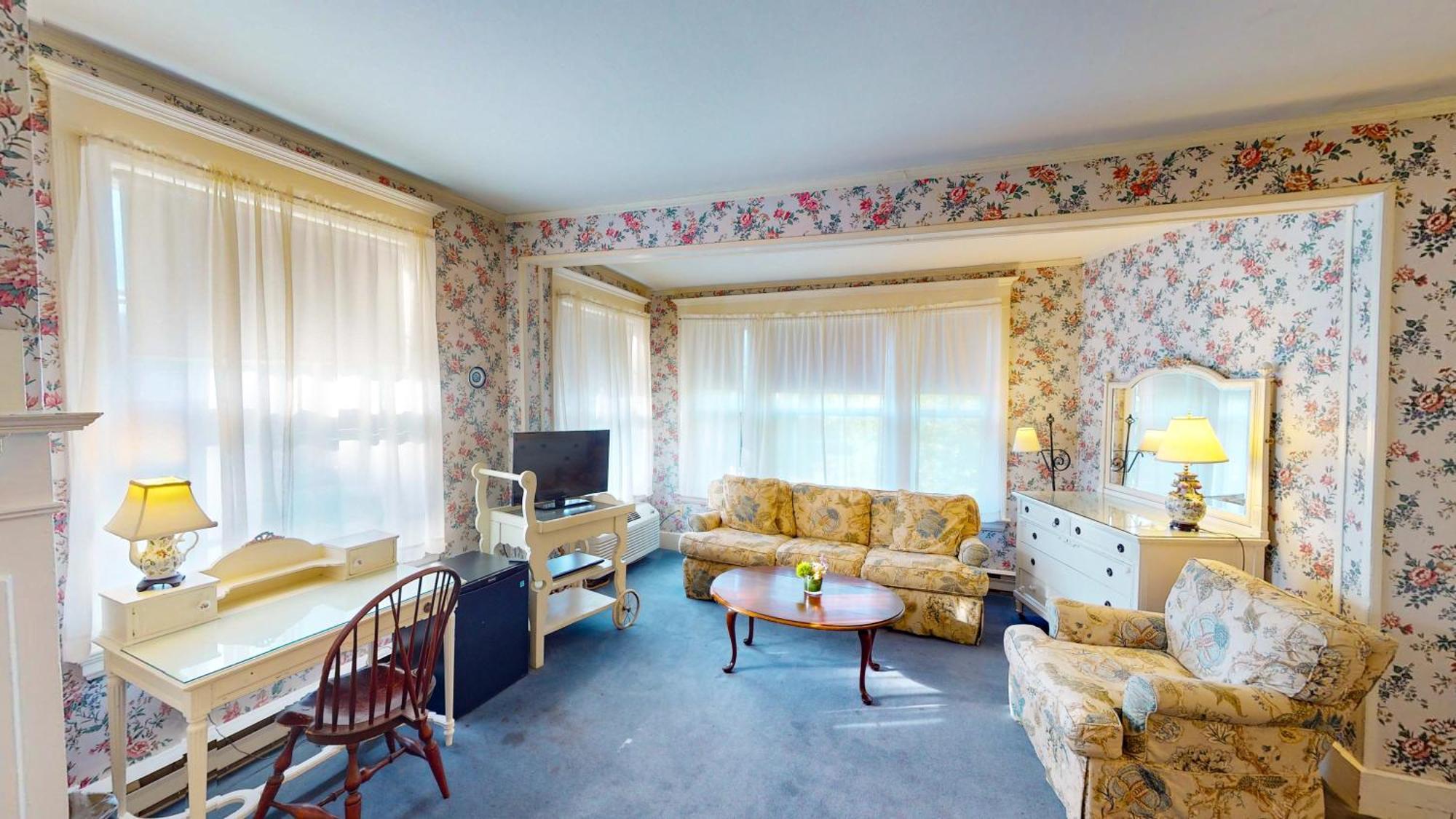 Deluxe Queen Room