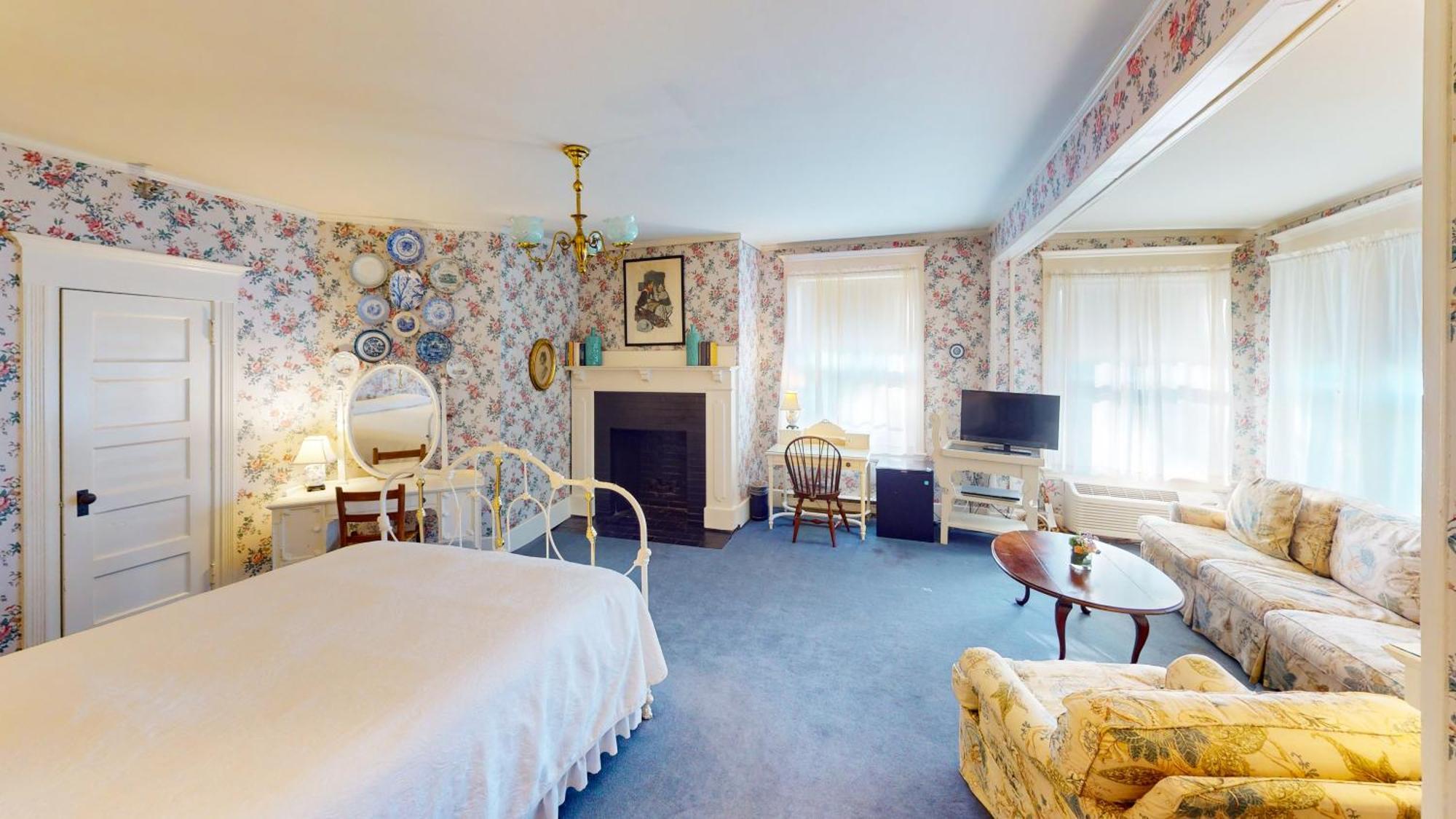 Deluxe Queen Room