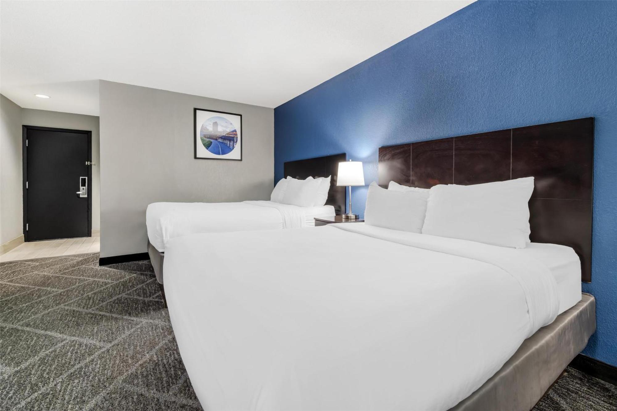 Queen Room with Two Queen Beds and Word Desk - Pool View