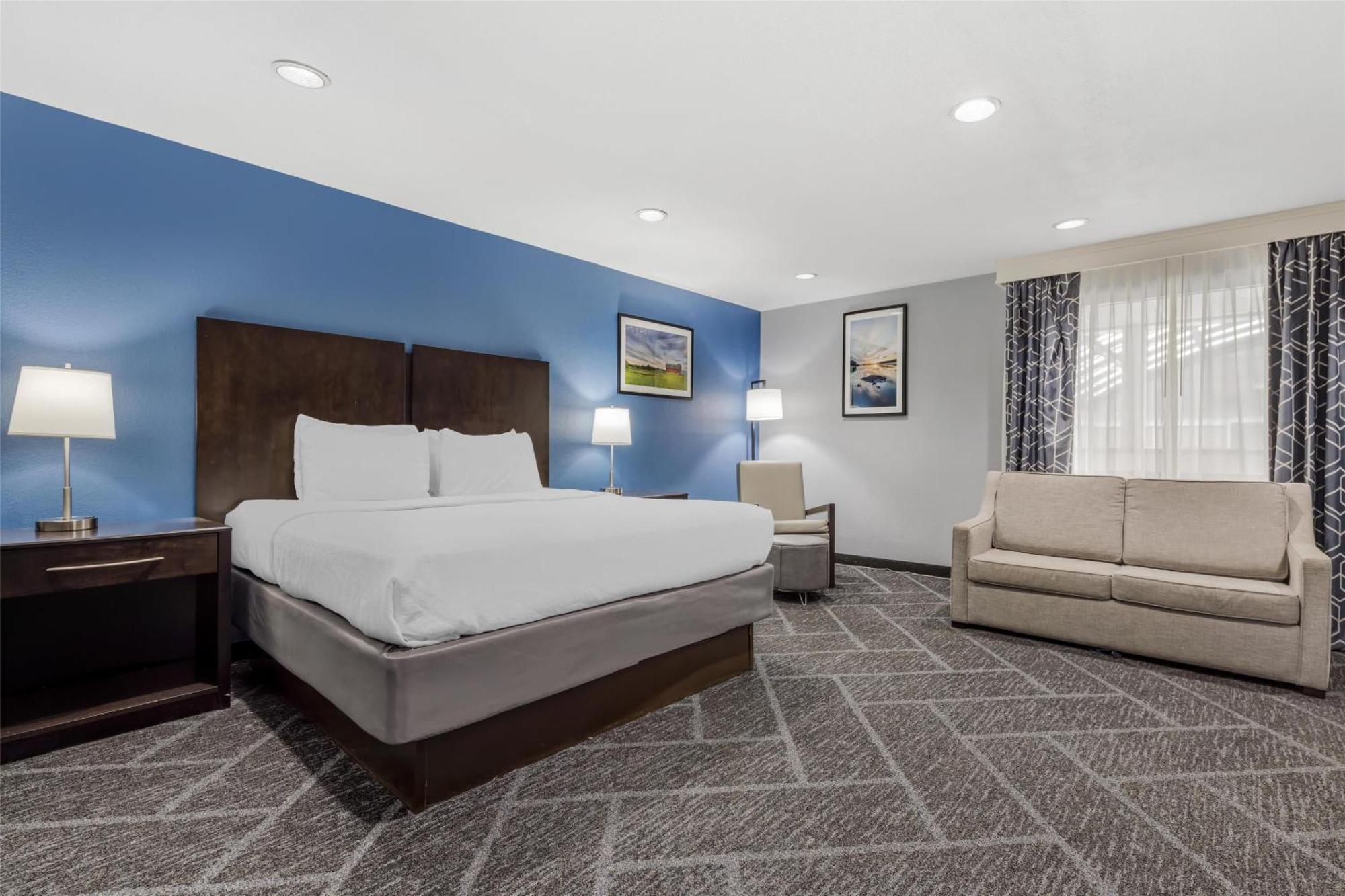 King Room Single Sofa Bed Pool View
