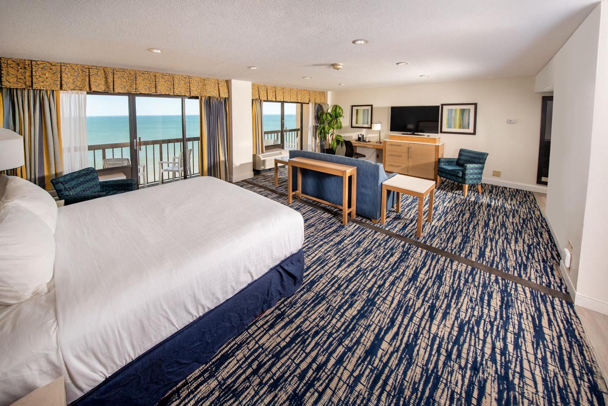 Oceanfront Junior Executive Studio Suite 1 King Bed Sofabed