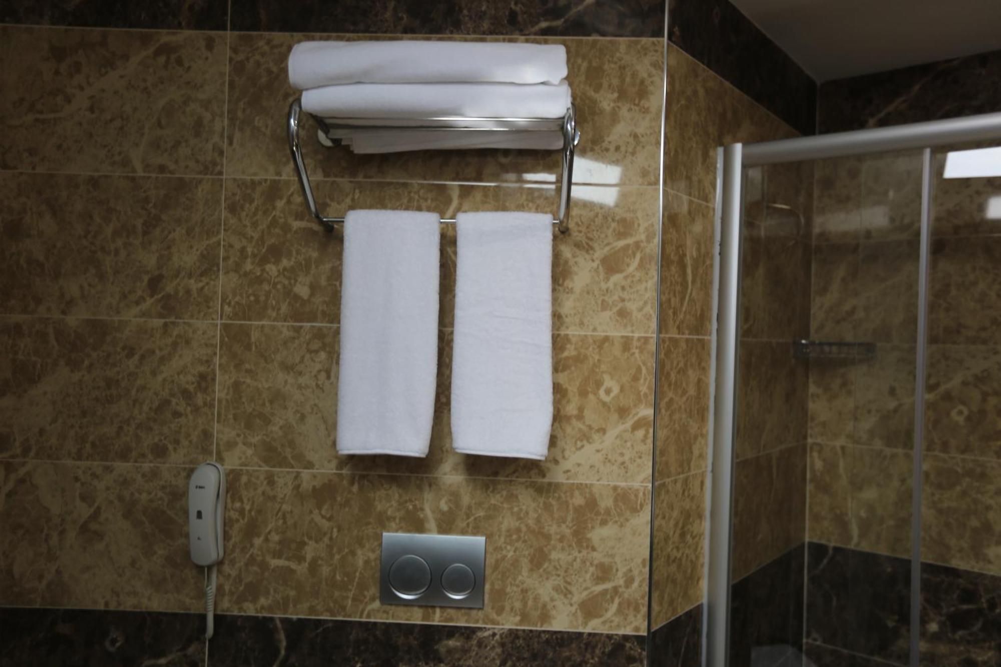 Honeymoon Suite