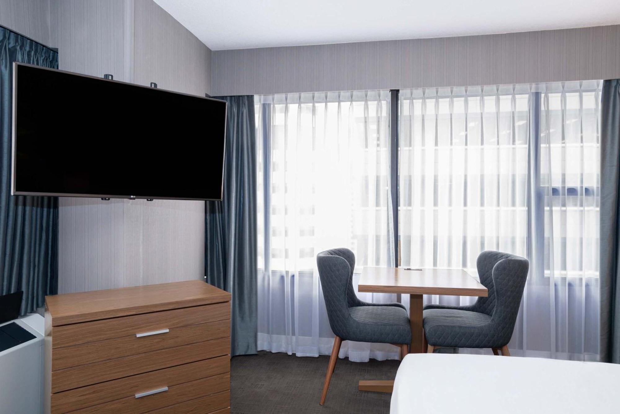 Standard Room 1 King Bed