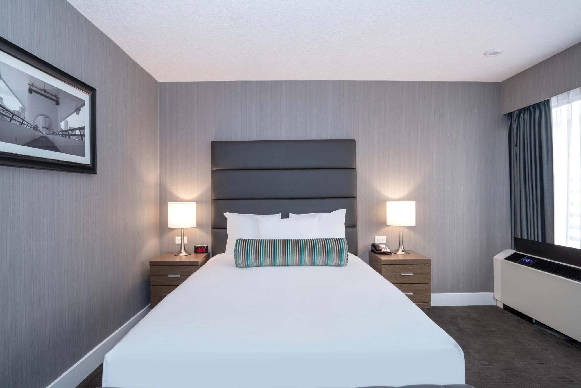 Standard Room 1 Queen Bed