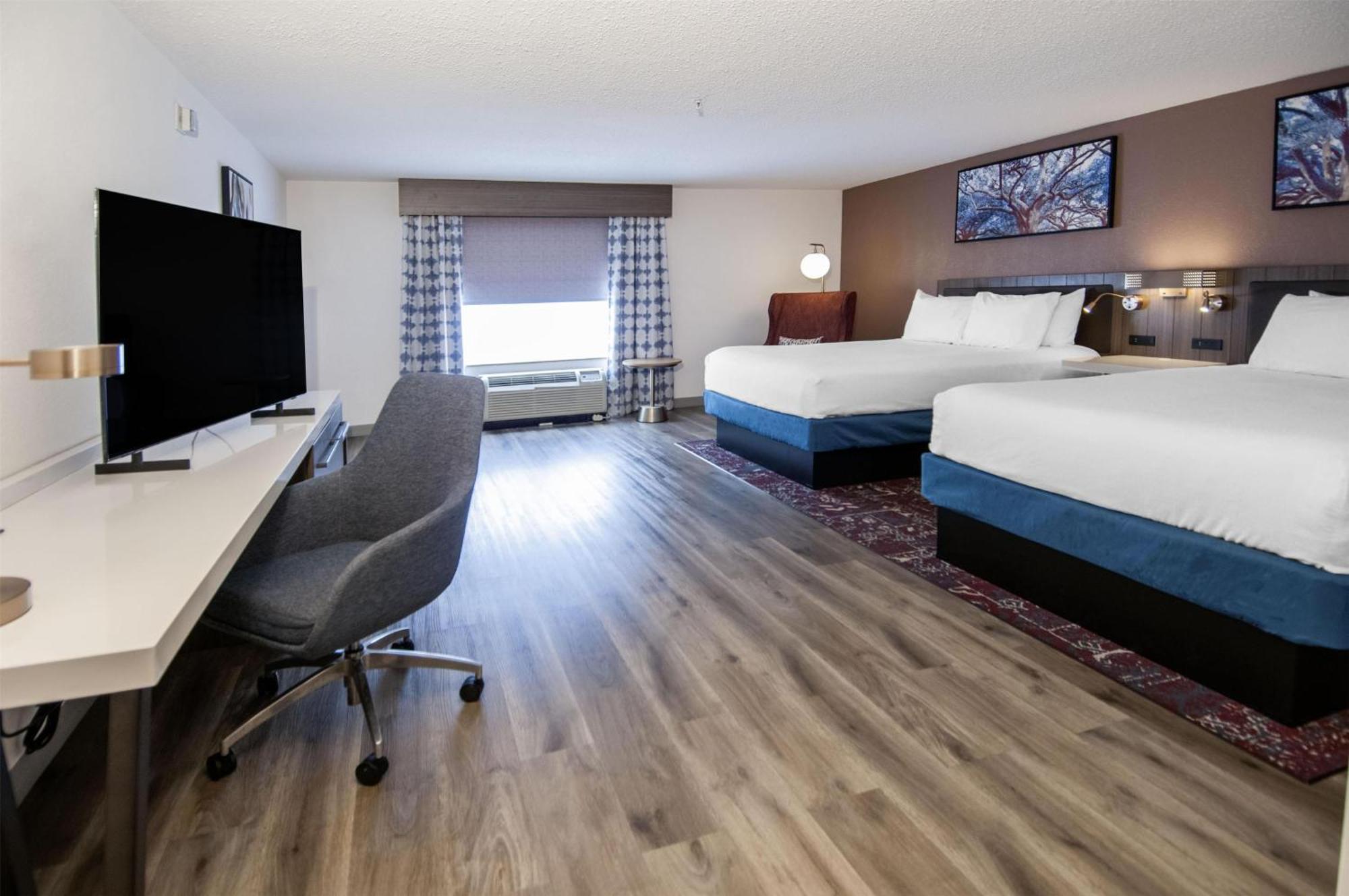 Queen Room Two Queen Beds Mobility Hearing Access