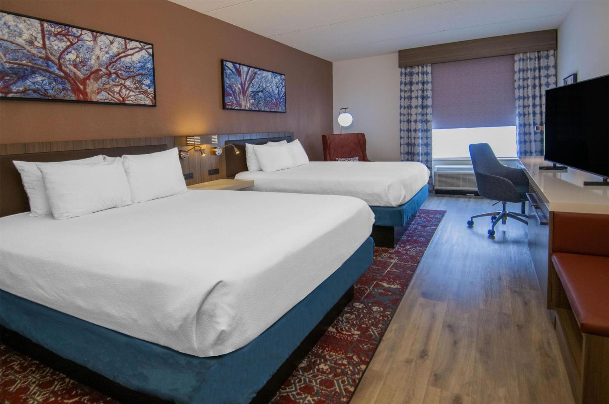Queen Room Two Queen Beds Mobility Hearing Access