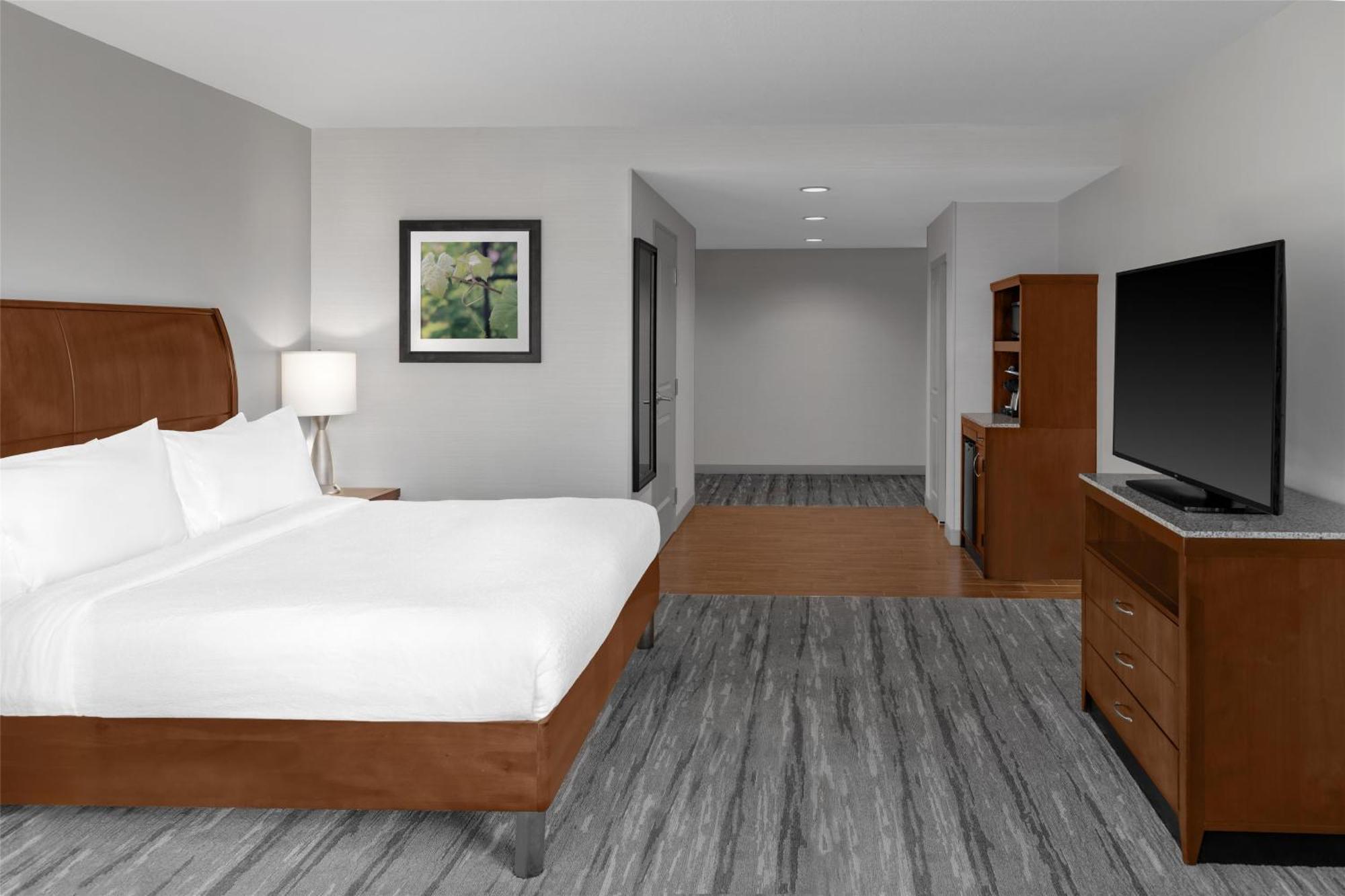Corner King Room View