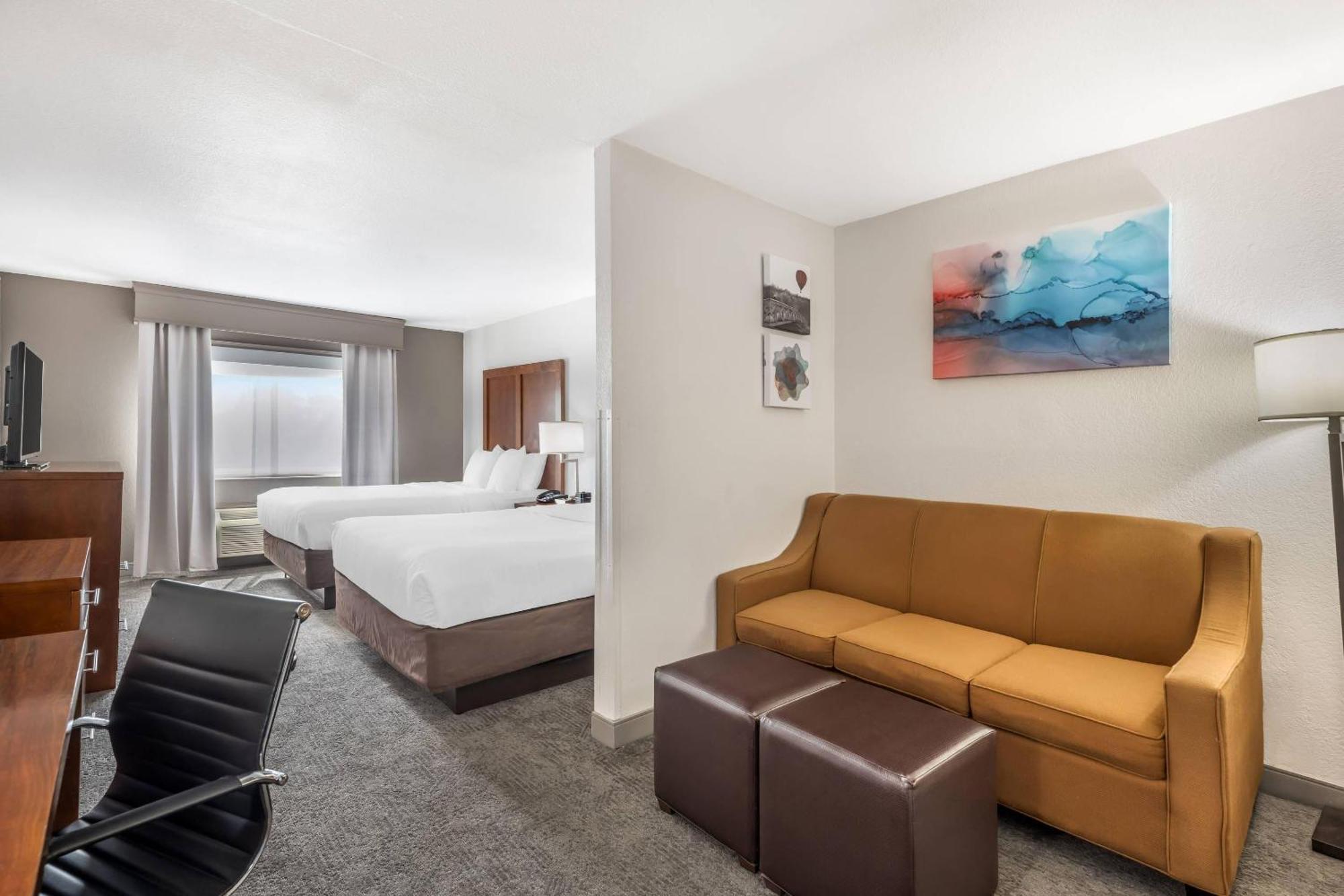 Queen Suite Two Queen Beds