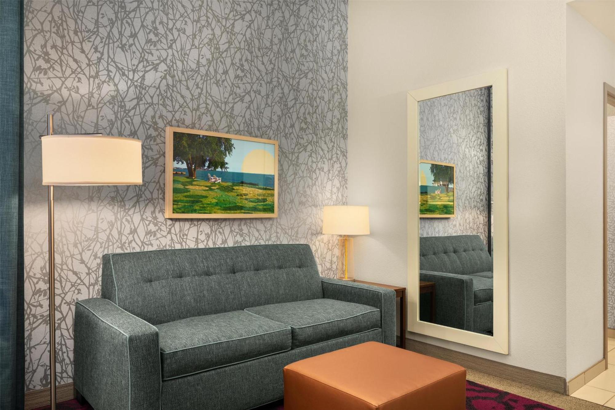 Queen Suite - Hearing Access/Non-Smoking