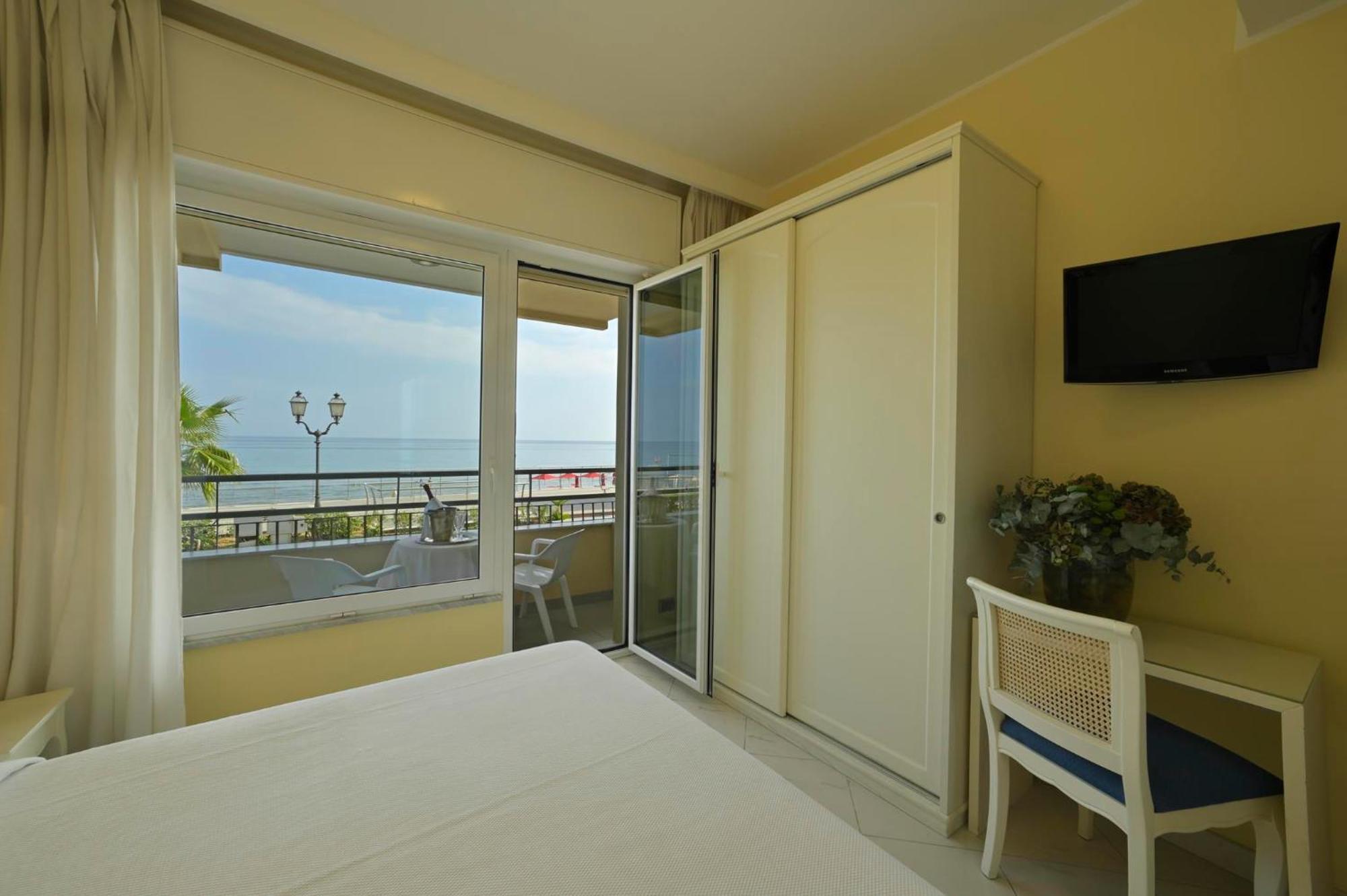 Studio Apartment Sea View