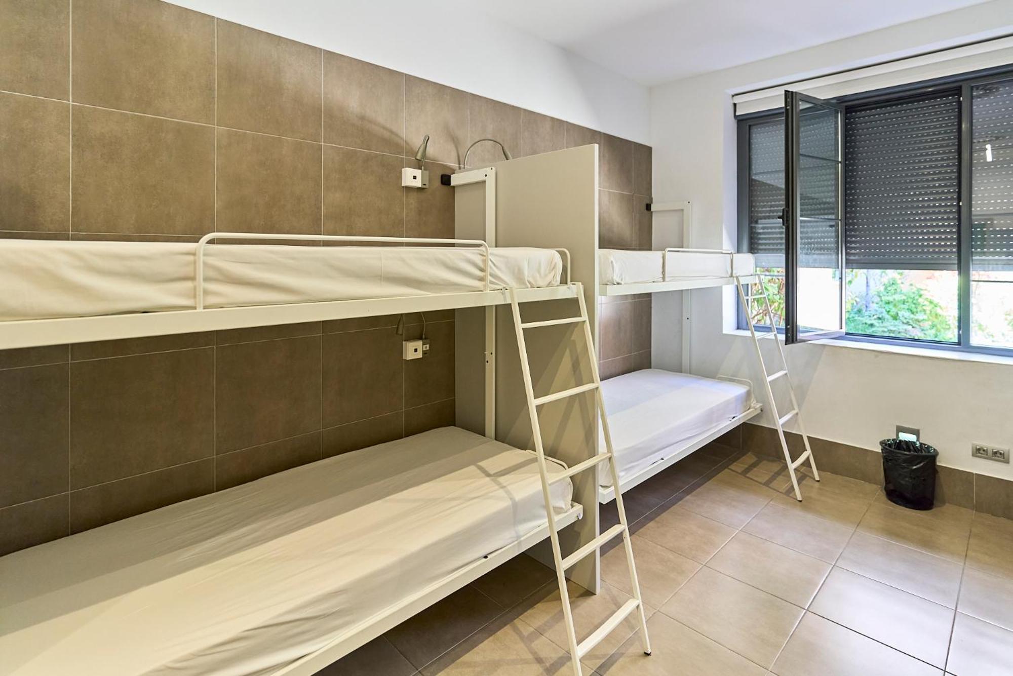 Single Bed Mixed Dormitory Room