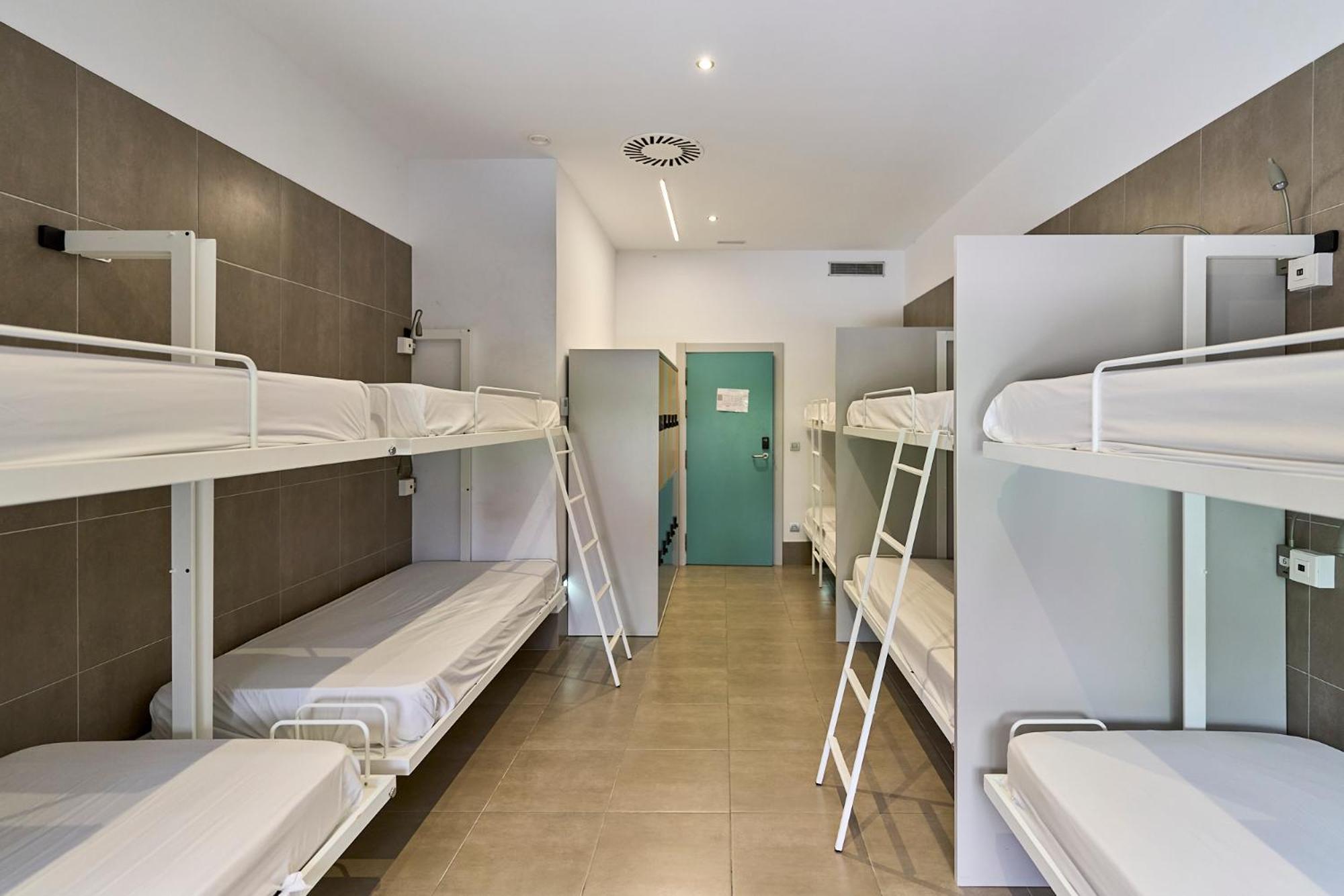 Single Bed Mixed Dormitory Room