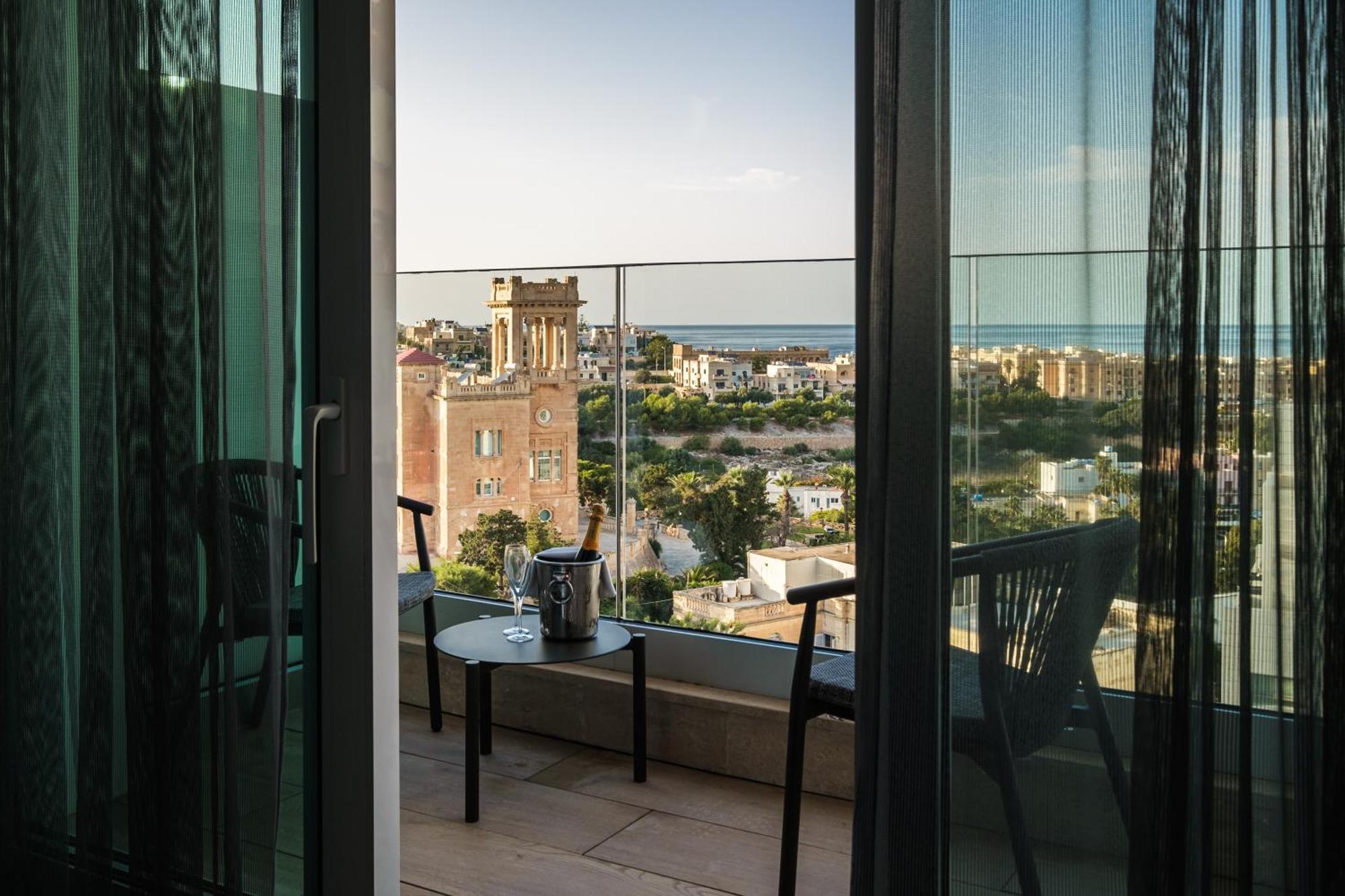 Deluxe Twin Room Balcony Sea View Club Access