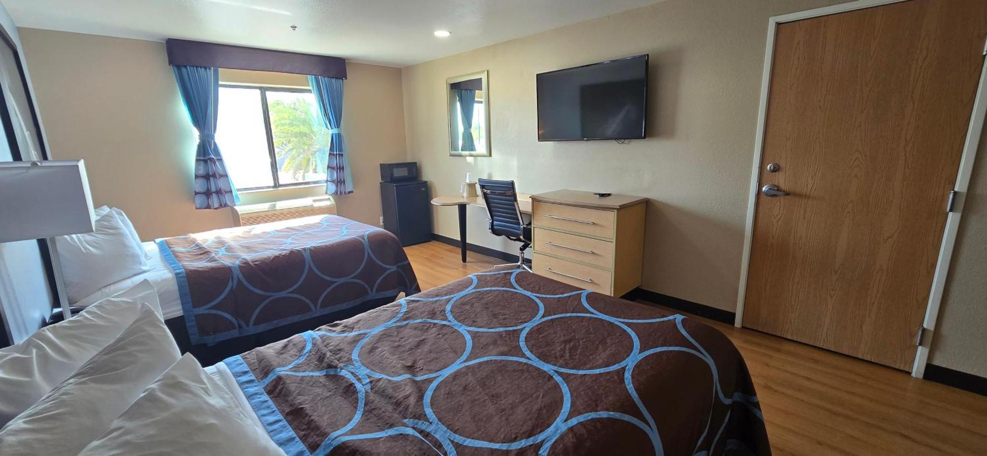 Double Room Two Double Beds Bath Tub Mobility Accessible or Non-Smoking