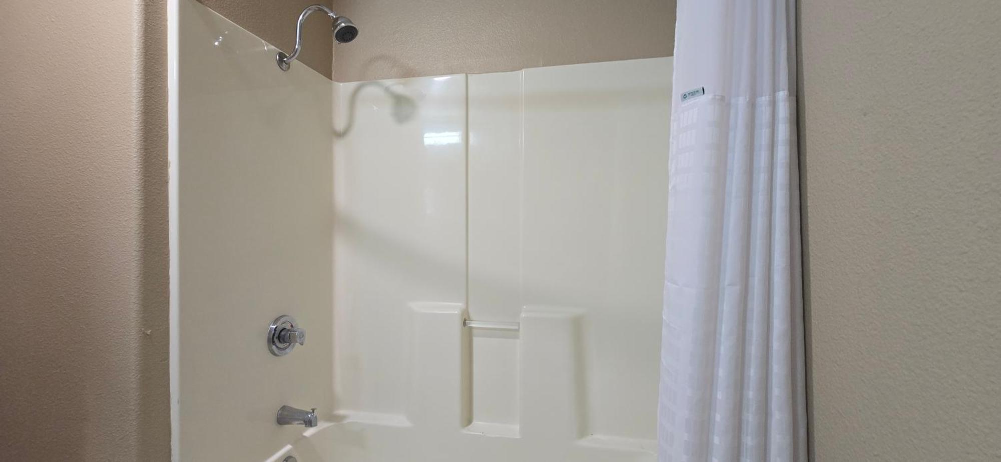 King Room Bath Tub Mobility Accessible or Non-Smoking
