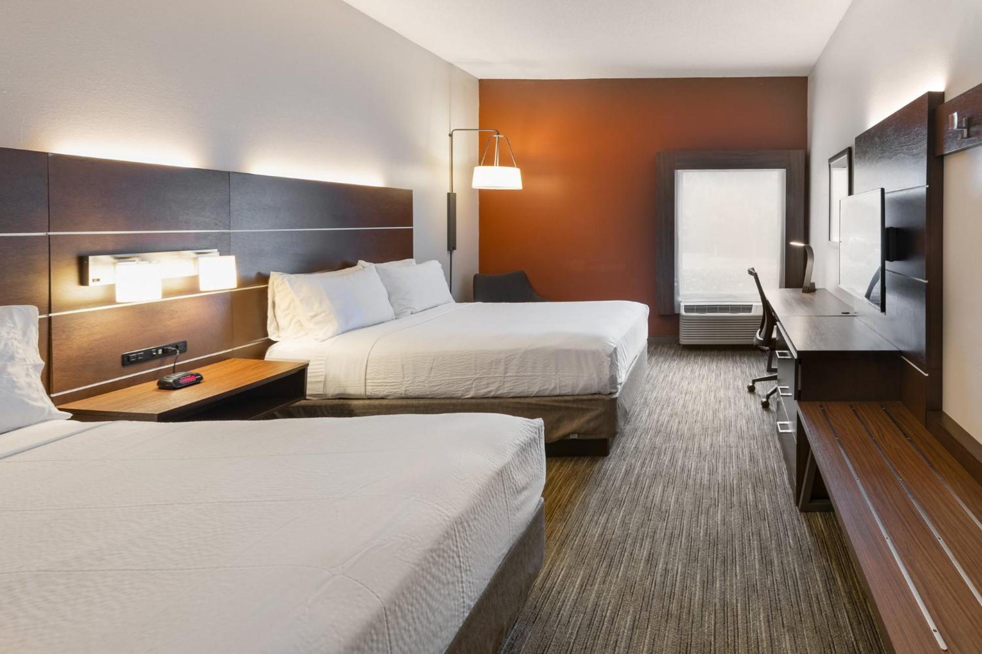 Standard Queen Room Two Queen Beds Tub Mobility or Communications Accessible