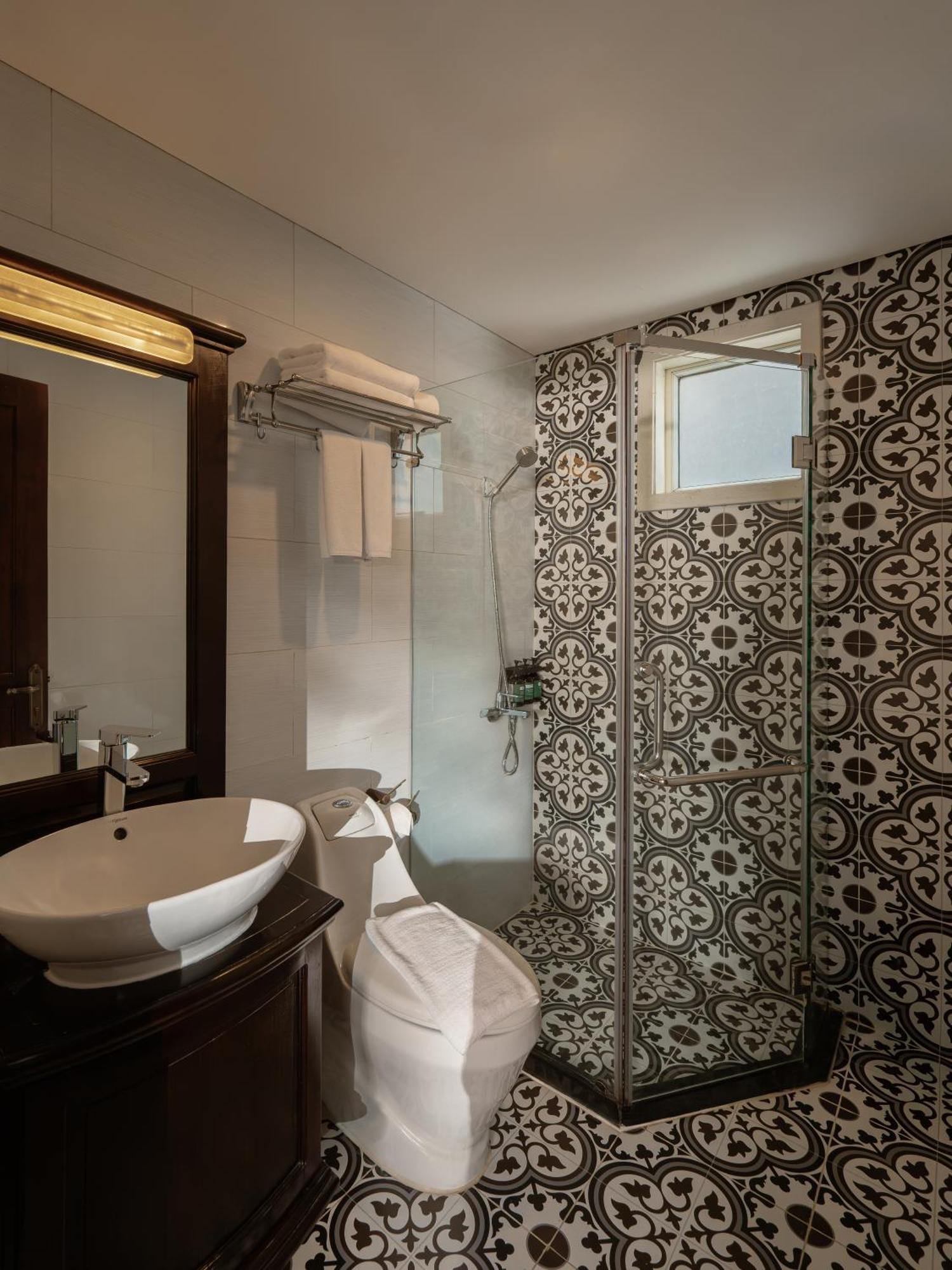 Superior Double Room No Window Daily Minibar & 1 time Afternoon Tea