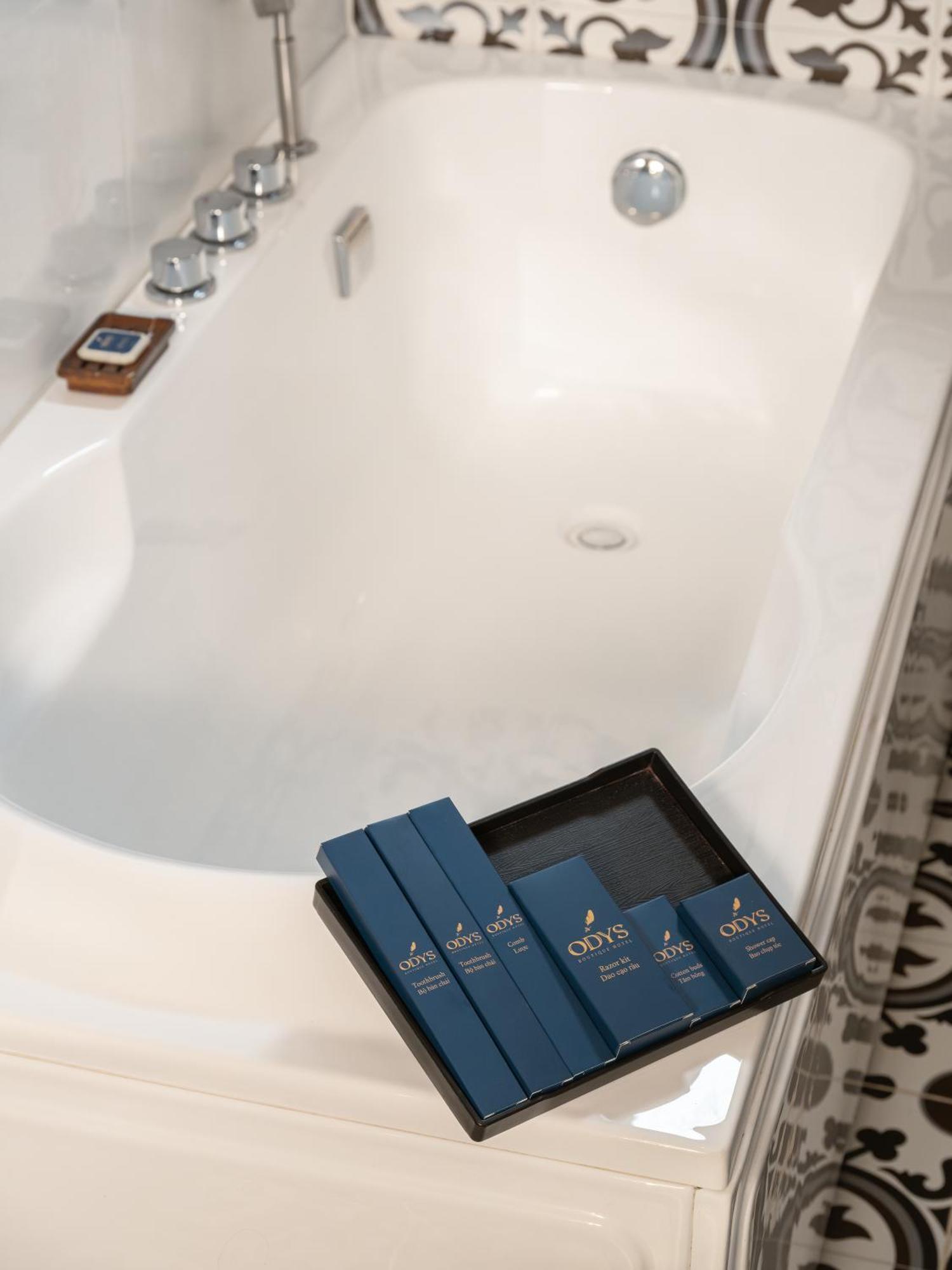 Deluxe Double Room Daily Minibar & 1 time Afternoon Tea