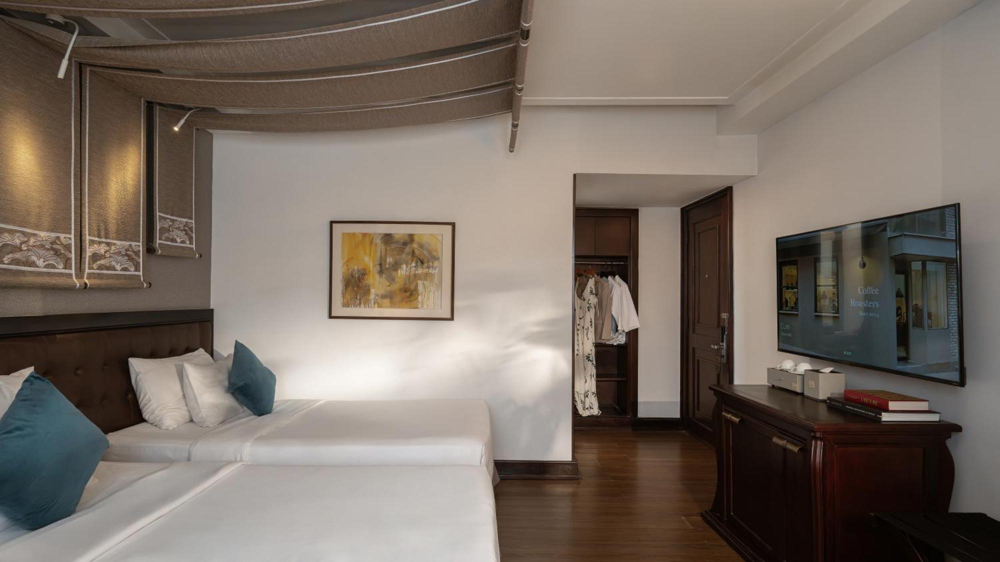 Deluxe Twin Room Daily Minibar & 1 time Afternoon Tea