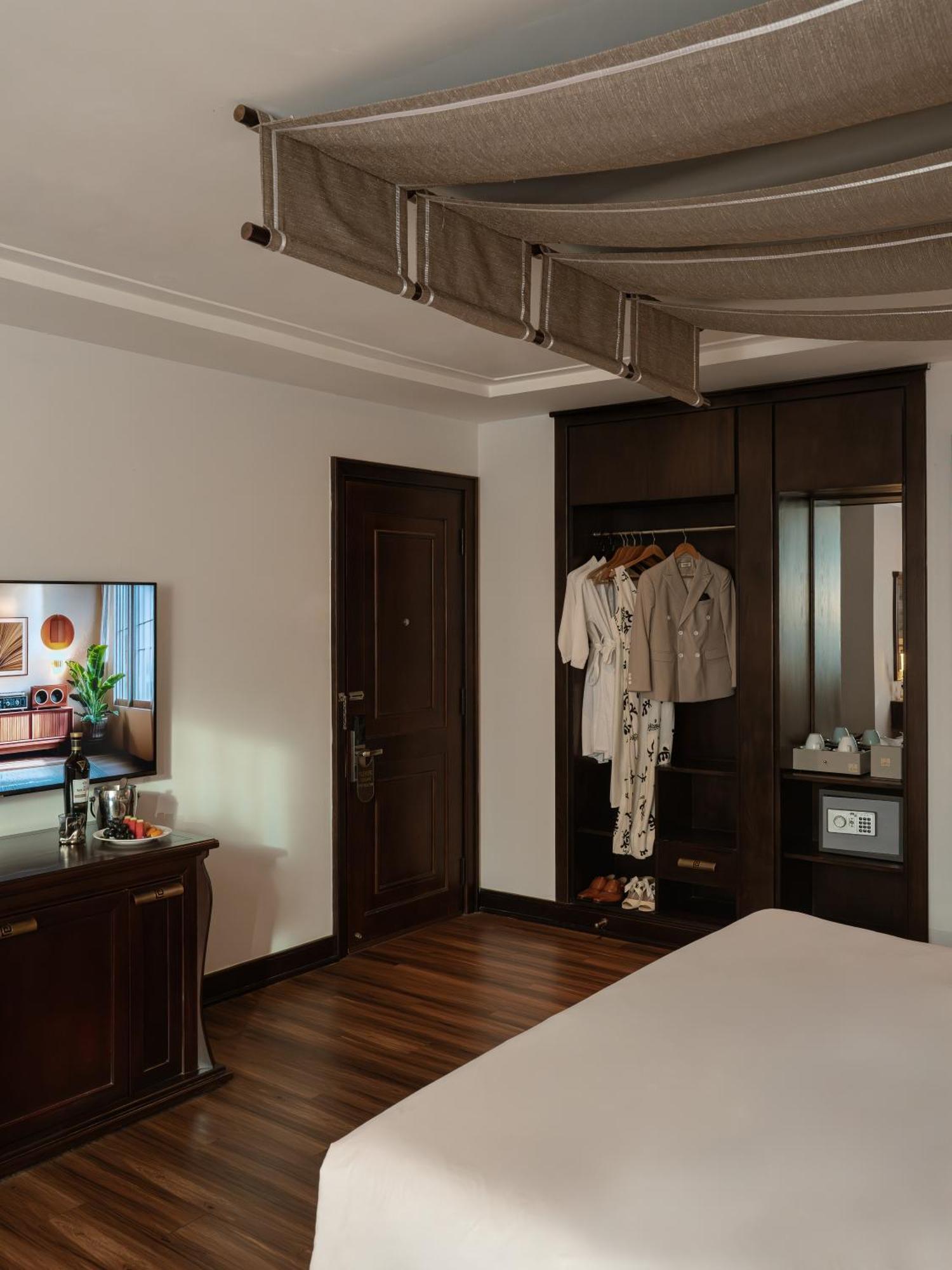Odys Premium Double Daily Minibar & 1 time Afternoon Tea