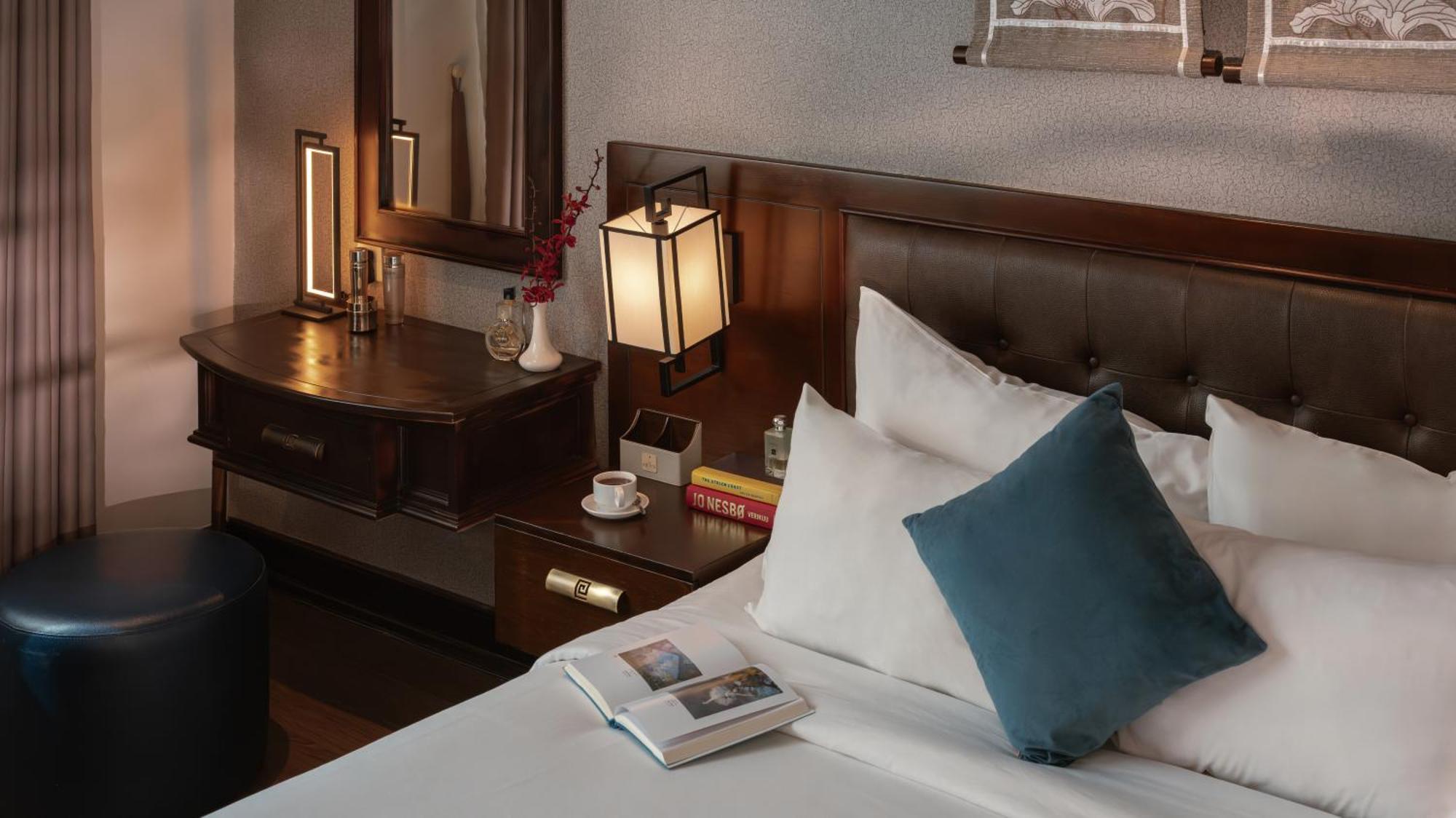 Deluxe Double Room Daily Minibar & 1 time Afternoon Tea