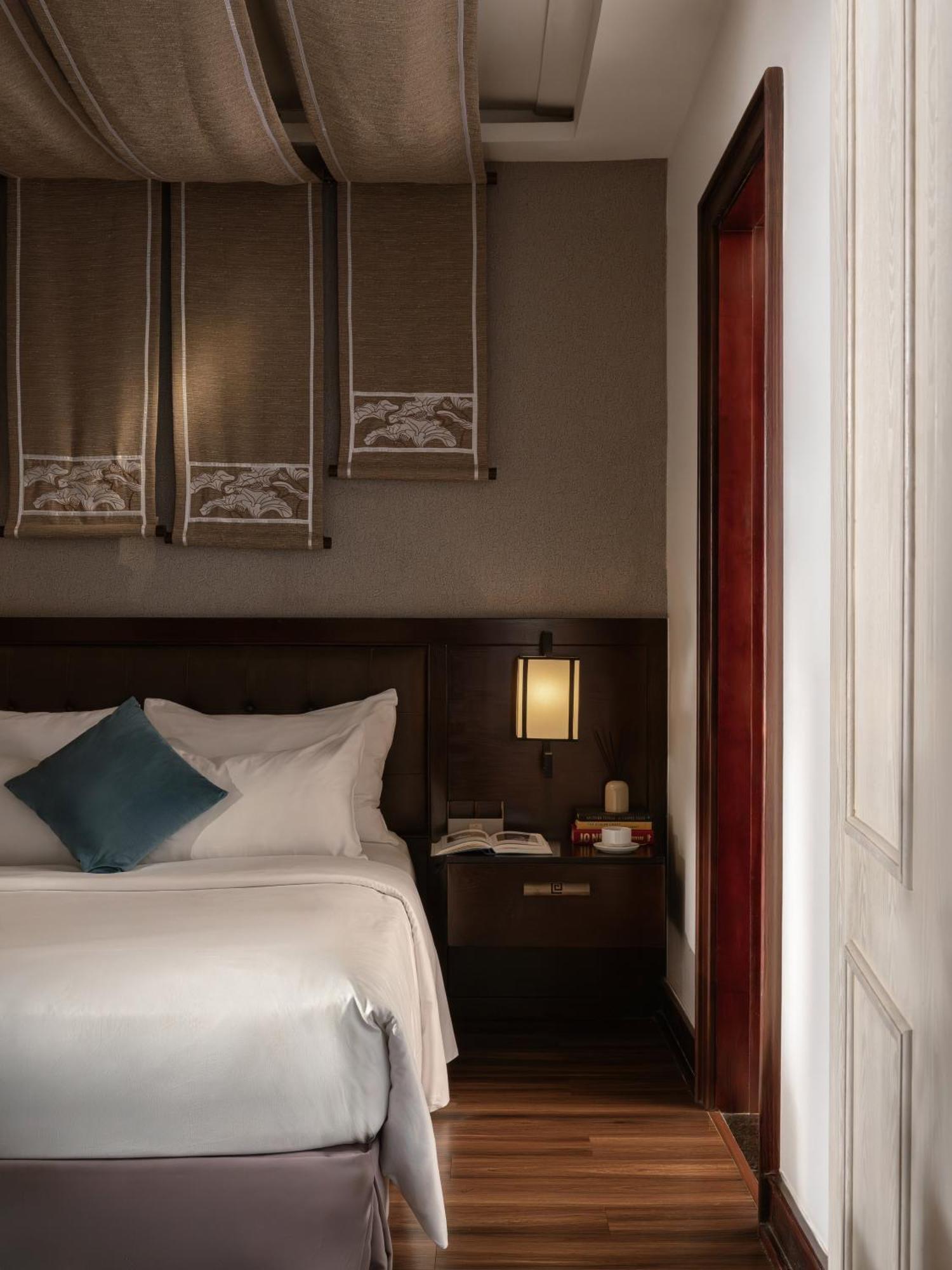 Superior Double Room No Window Daily Minibar & 1 time Afternoon Tea