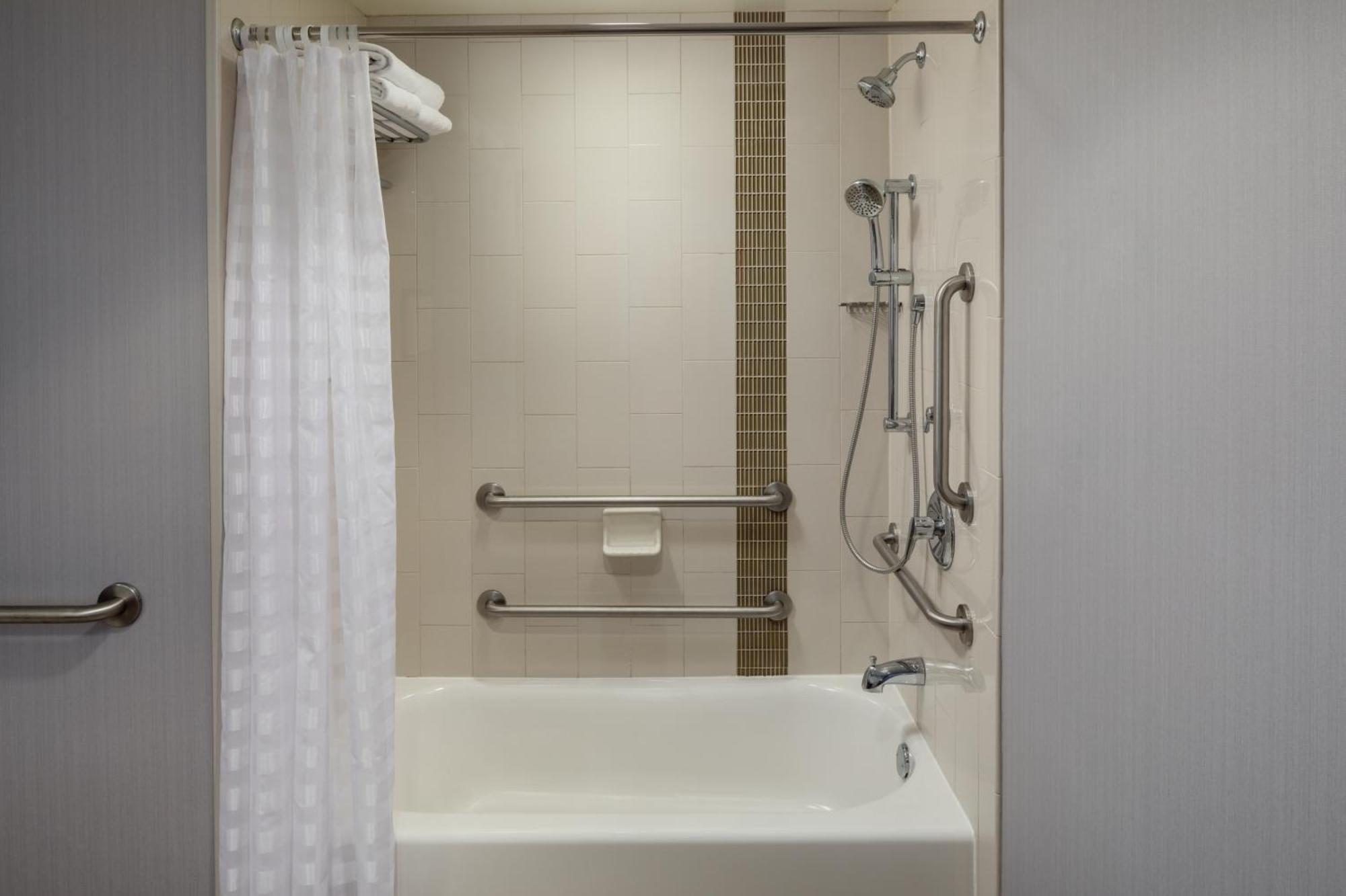 Queen Room Two Queen Beds Sofa Bed Accessible Tub