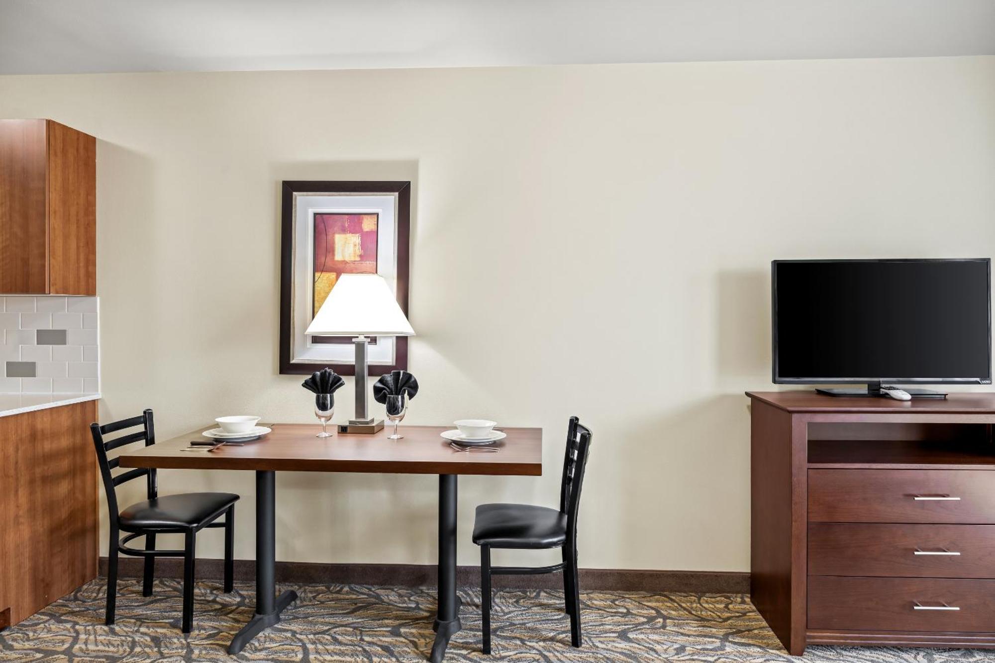 Queen Studio Kitchenette