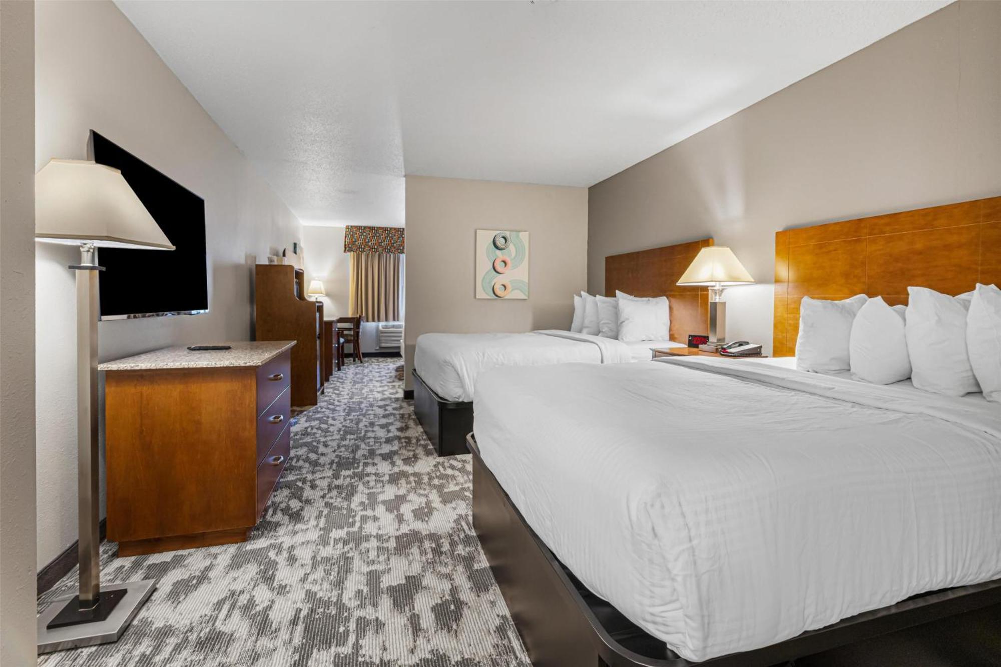 King Room One King Bed Two Queen Beds Non-Smoking