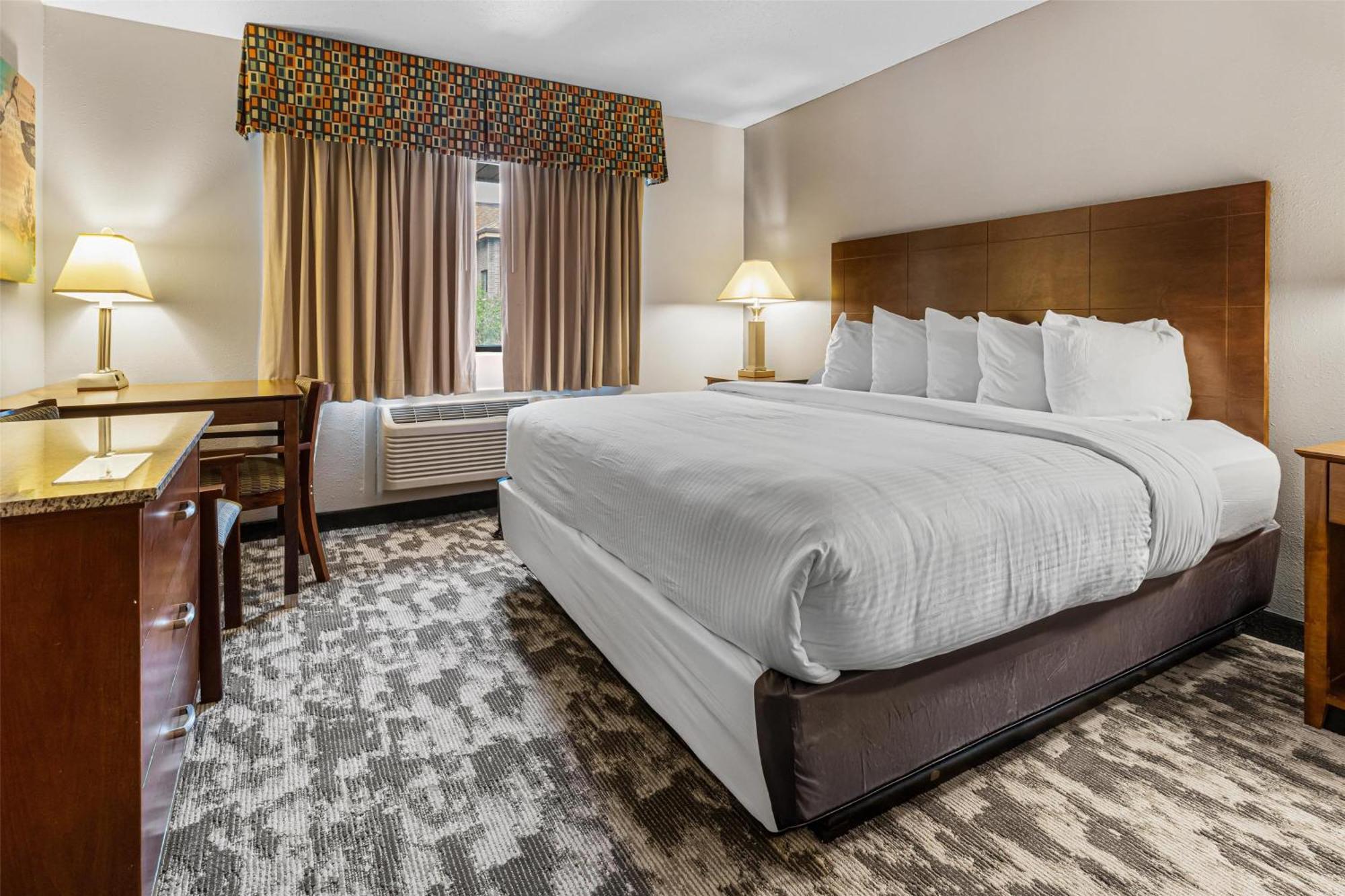 King Room One King Bed Two Queen Beds Non-Smoking