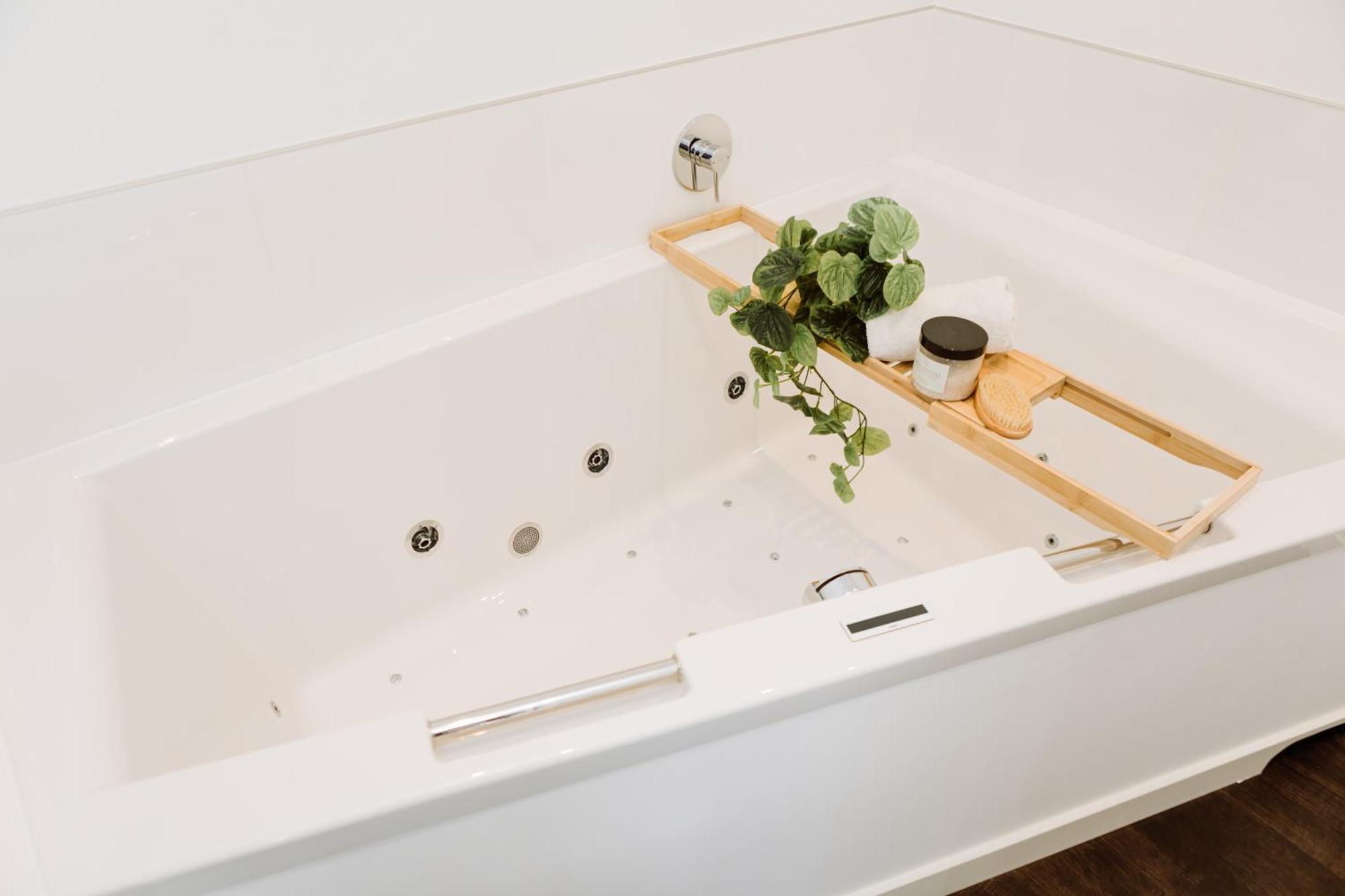 Deluxe Double or Twin Room Spa Bath