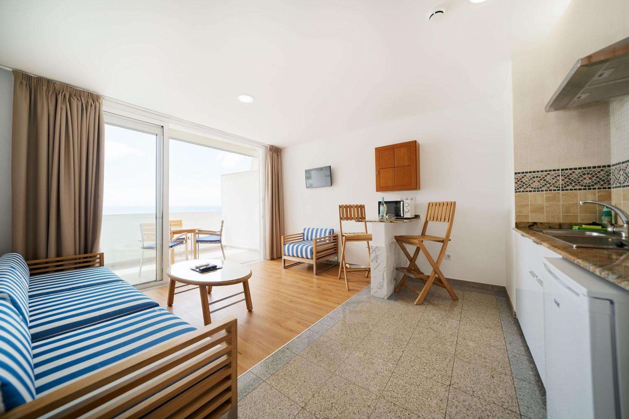 Superior One-Bedroom Apartment