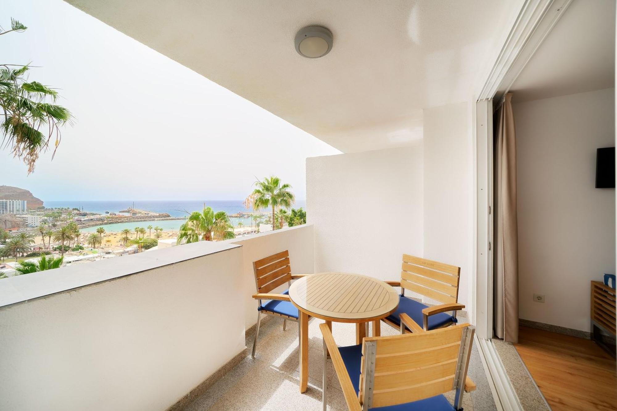 Superior One-Bedroom Apartment