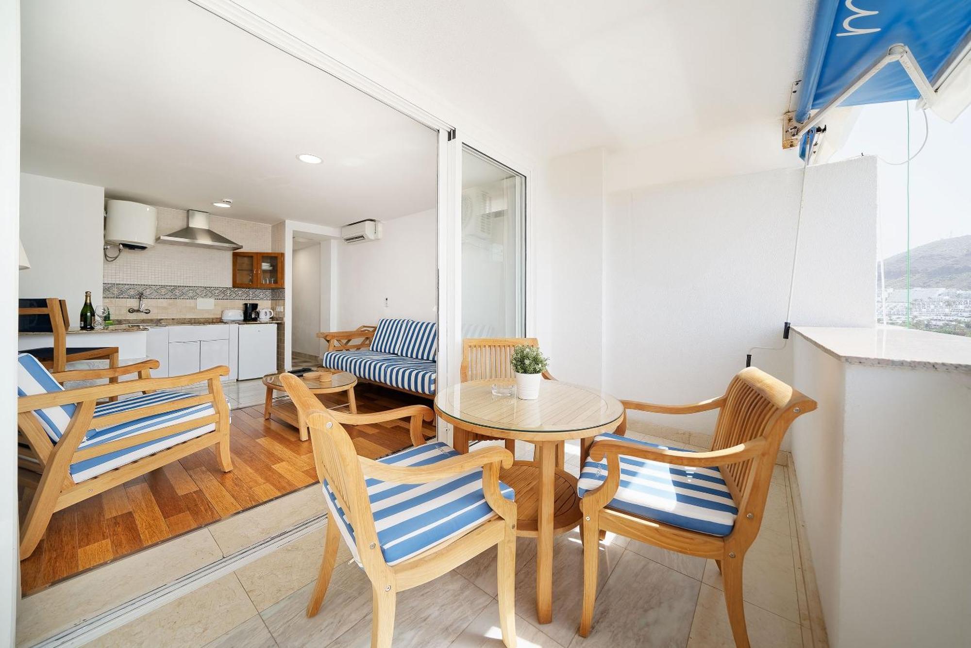 Deluxe One-Bedroom Apartment