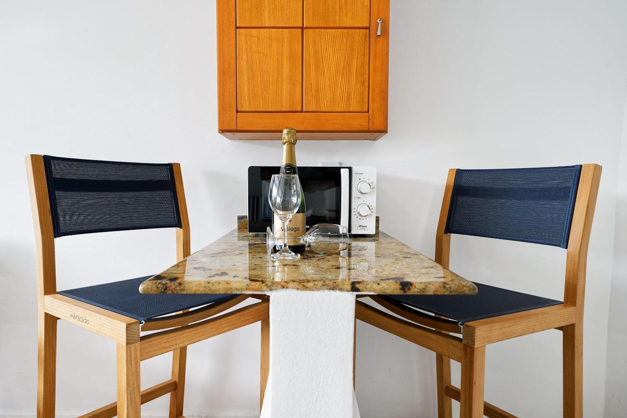 Deluxe One-Bedroom Apartment