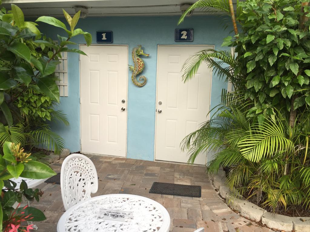 Queen Room Garden View