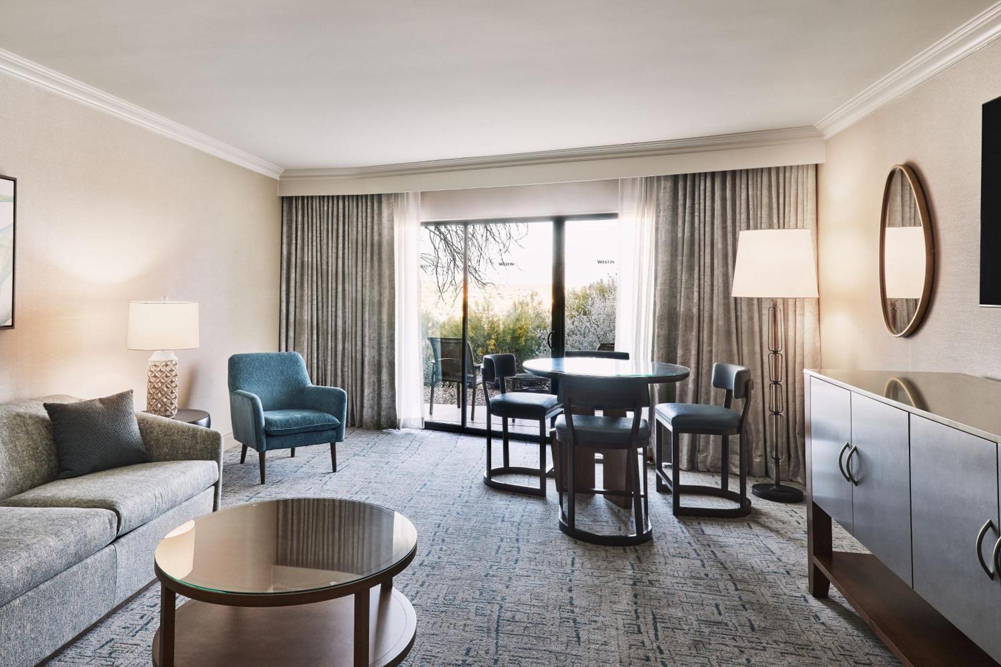 Suite 1 King Sofa bed Corner room Balcony