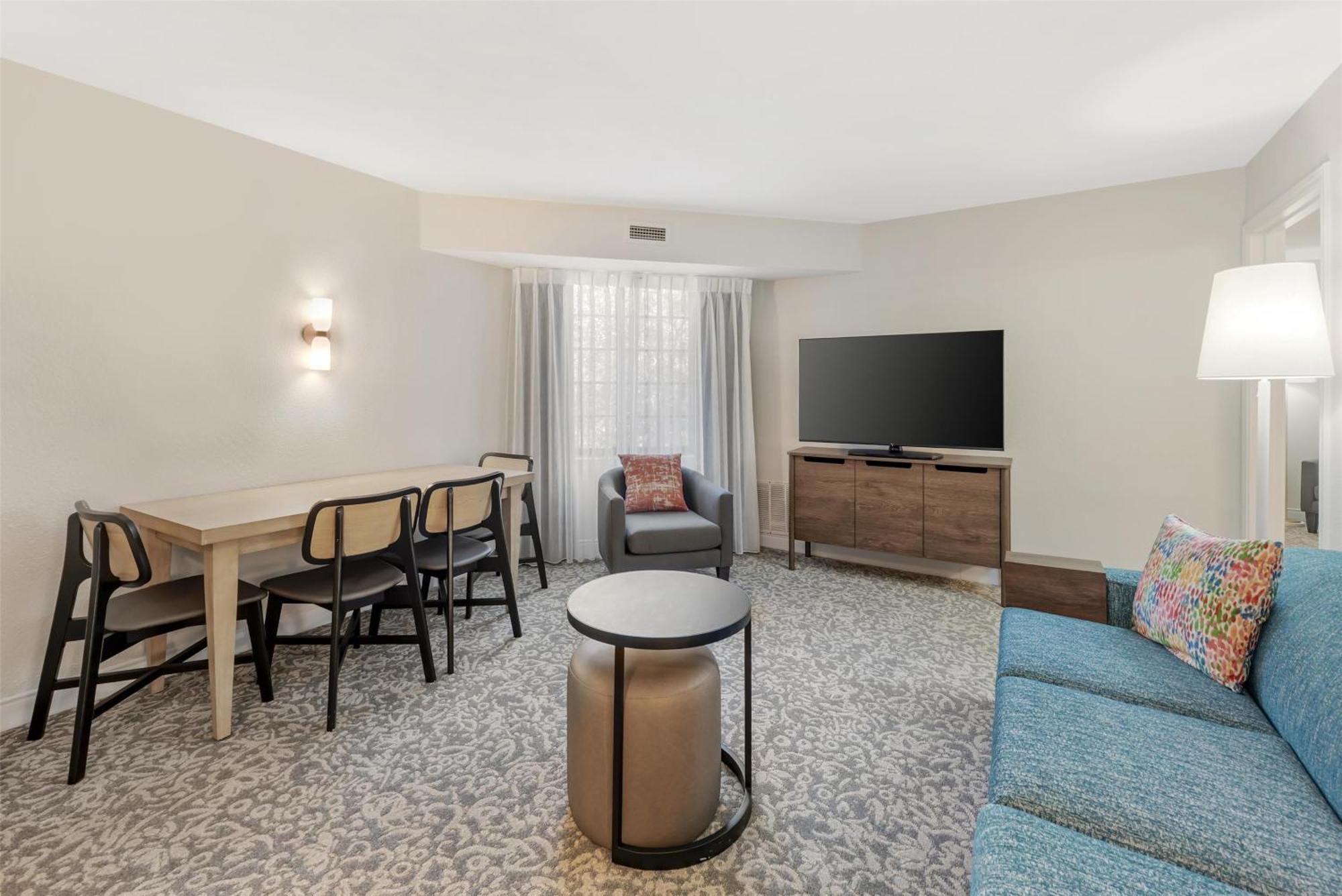 Two-Bedroom Suite King Queen Beds