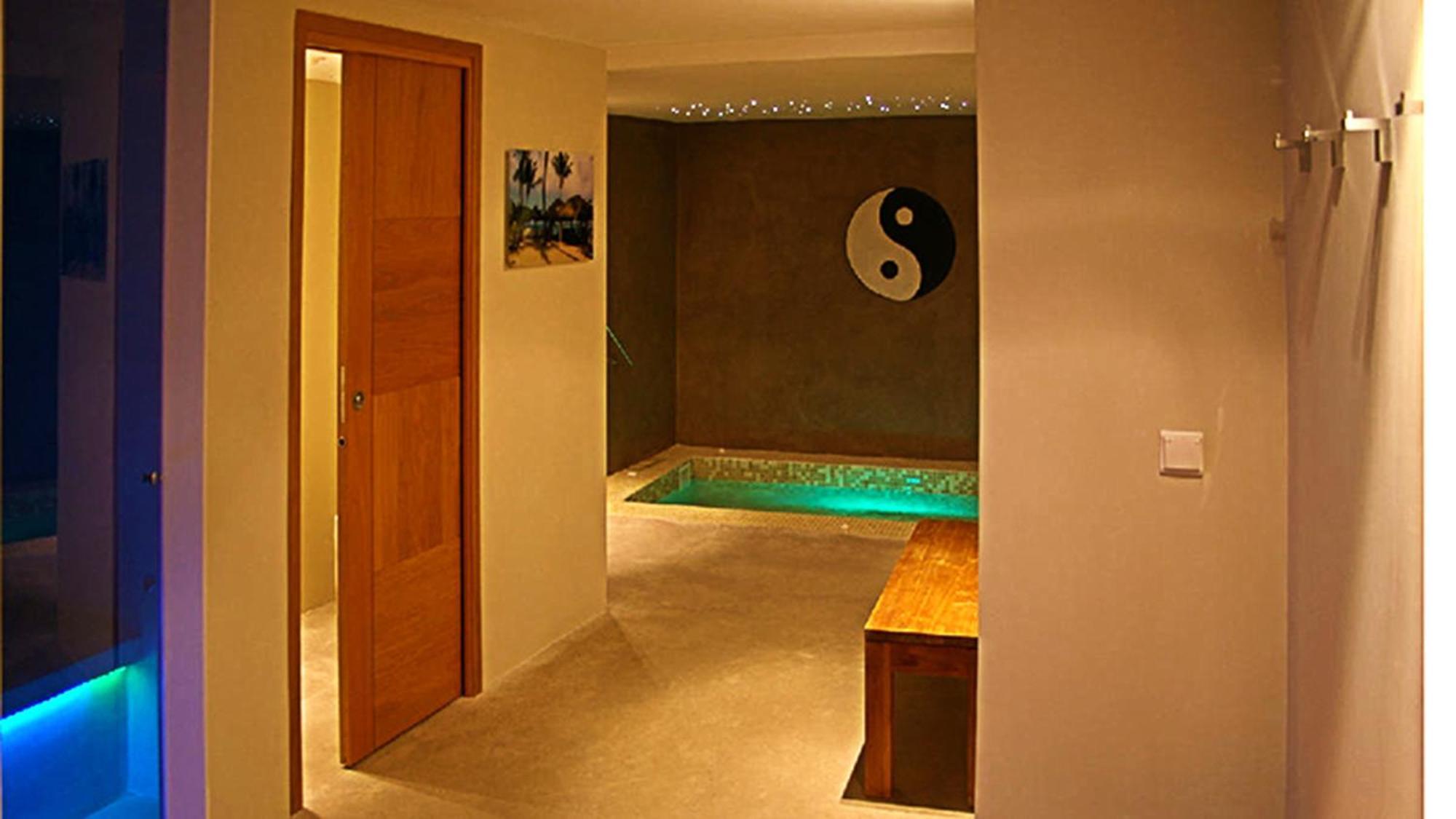 Double Room Private Spa Hamman Jacuzzi at
