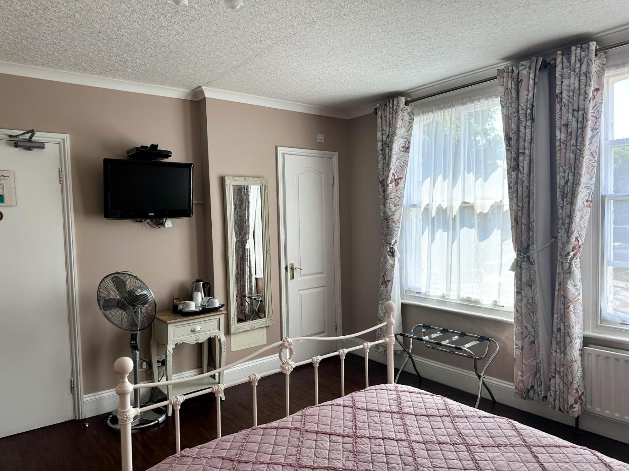 Basic Triple Room